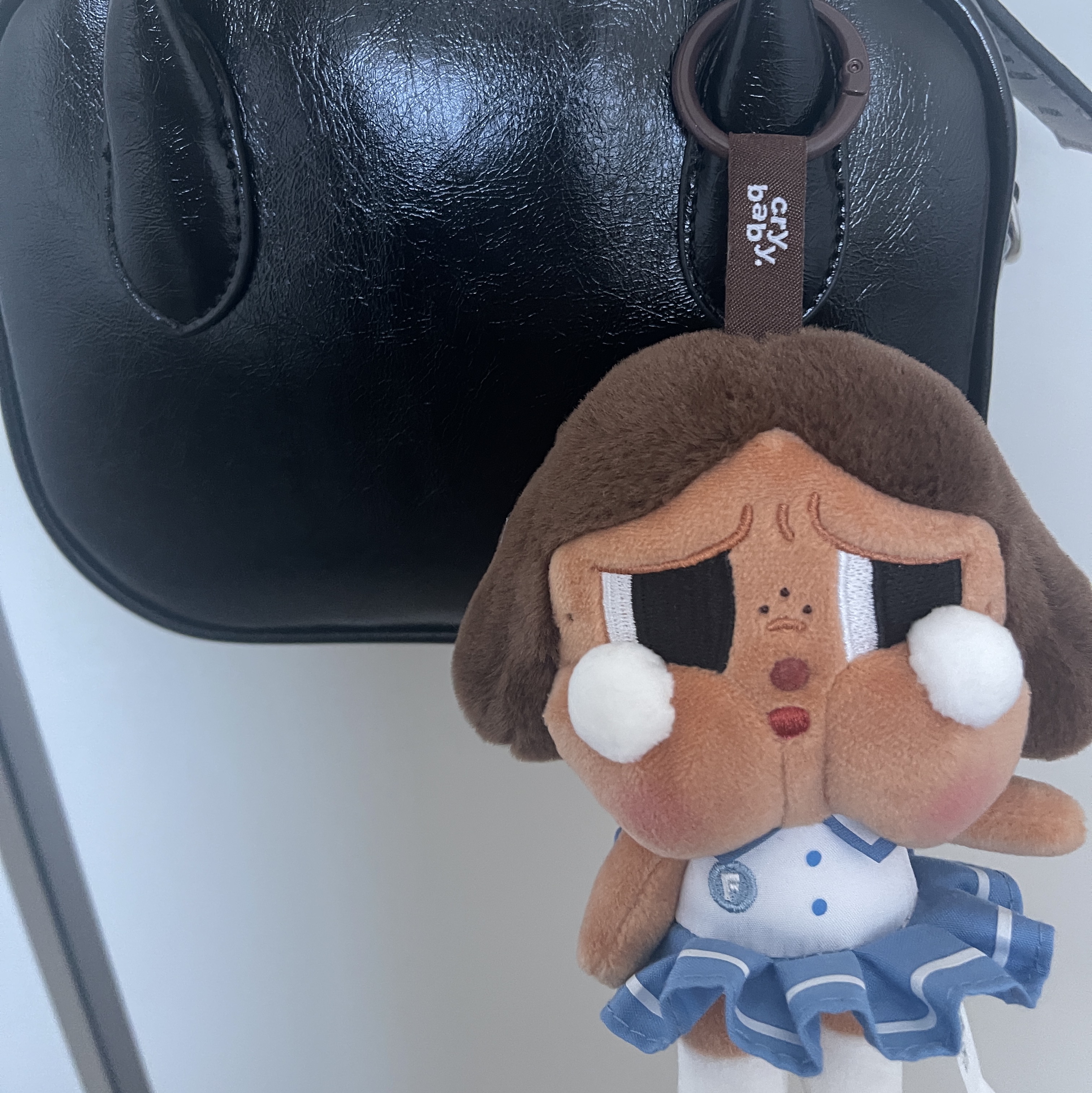 Pop Mart Crybaby Sunset Concert Series Plush Pendant Purplish Blue (Opened Case) 착용 스타일