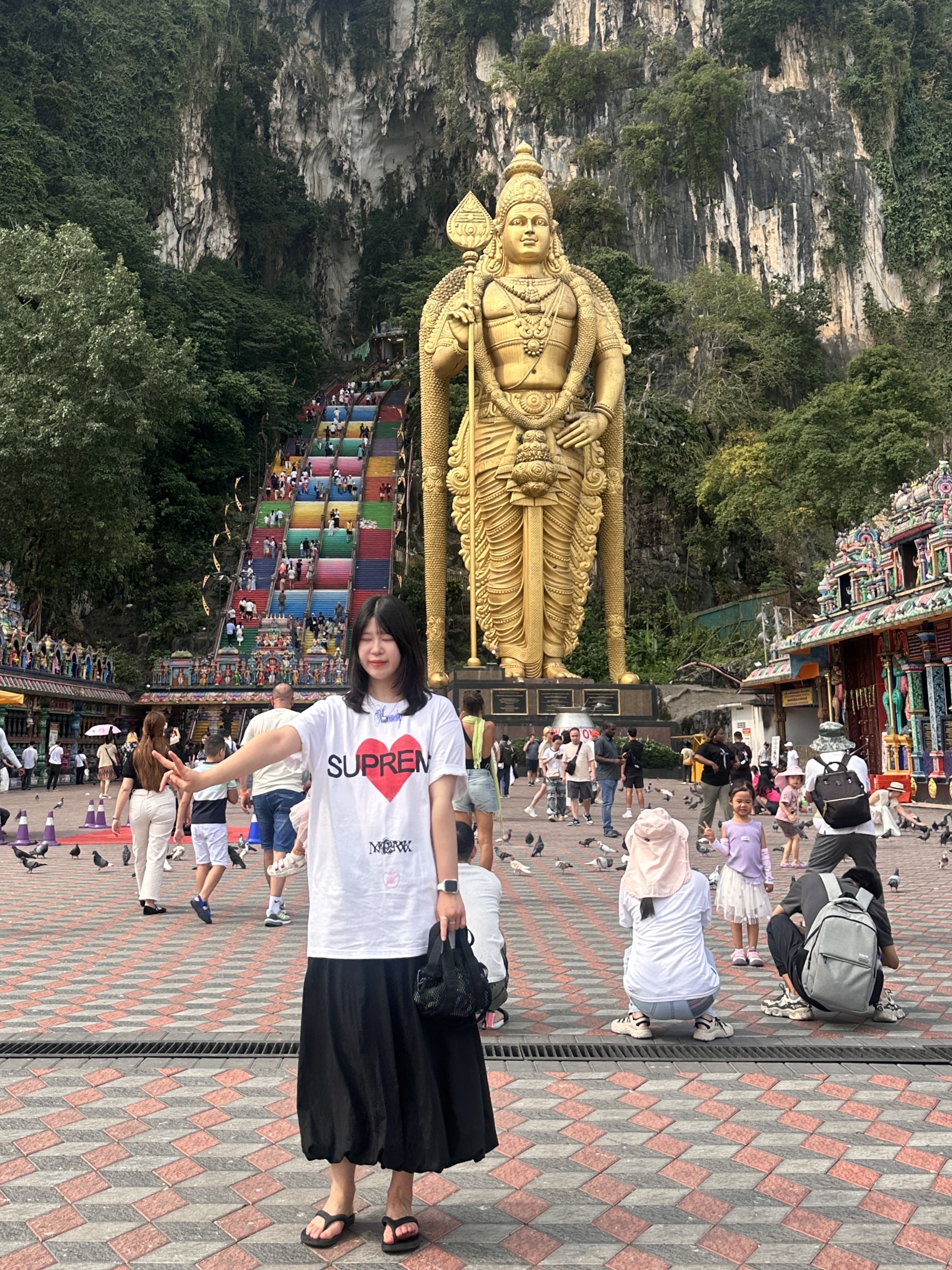 Supreme Announcing T-Shirt White - 25SS, Supreme Mesh Mini Duffle Bag Black - 25SS 착용 스타일