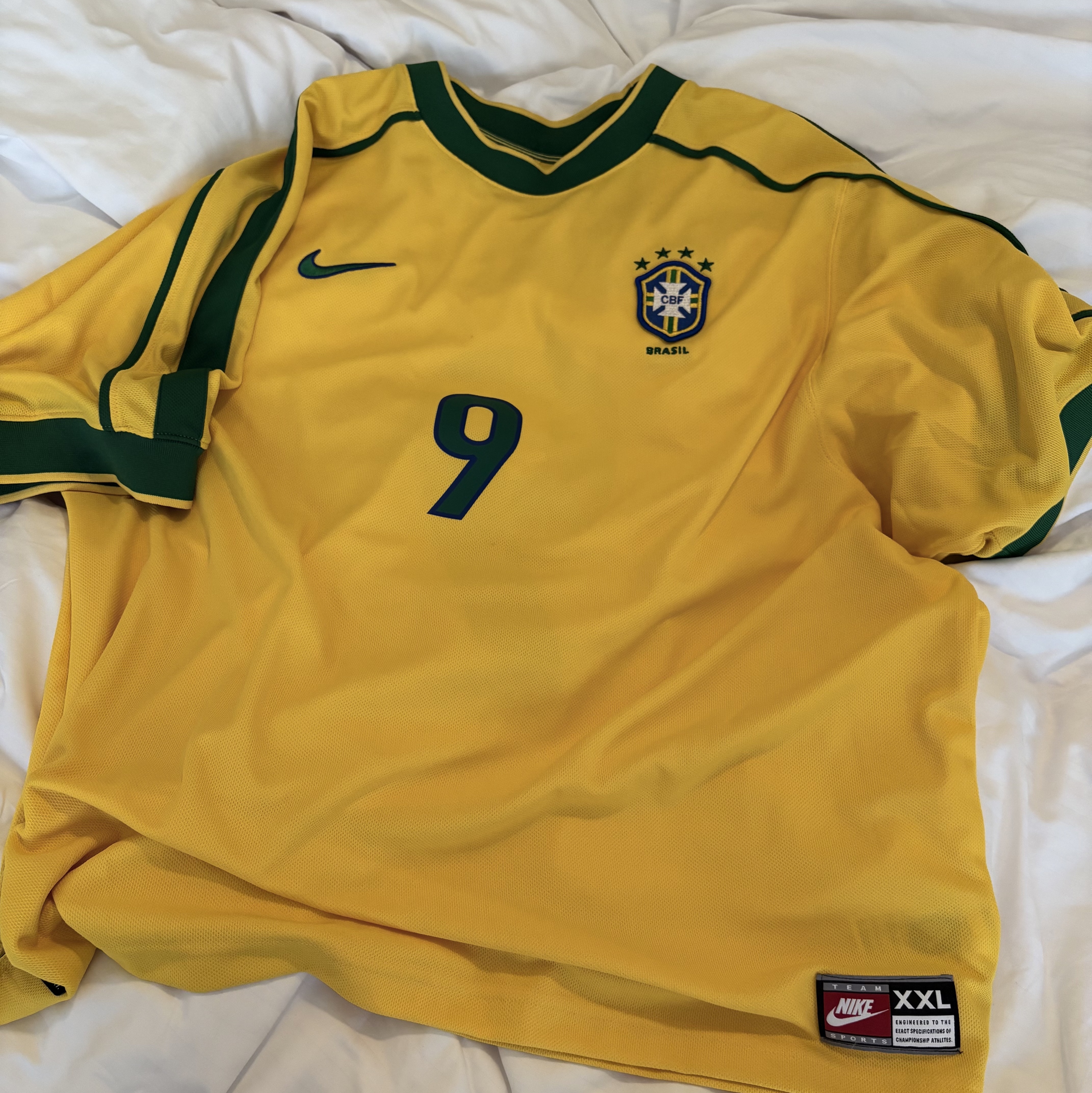 Nike Brazil 1998 Reissue Soccer Replica Jersey Varsity Maize Ronaldo (Marking Ver.) 착용 스타일 - 1