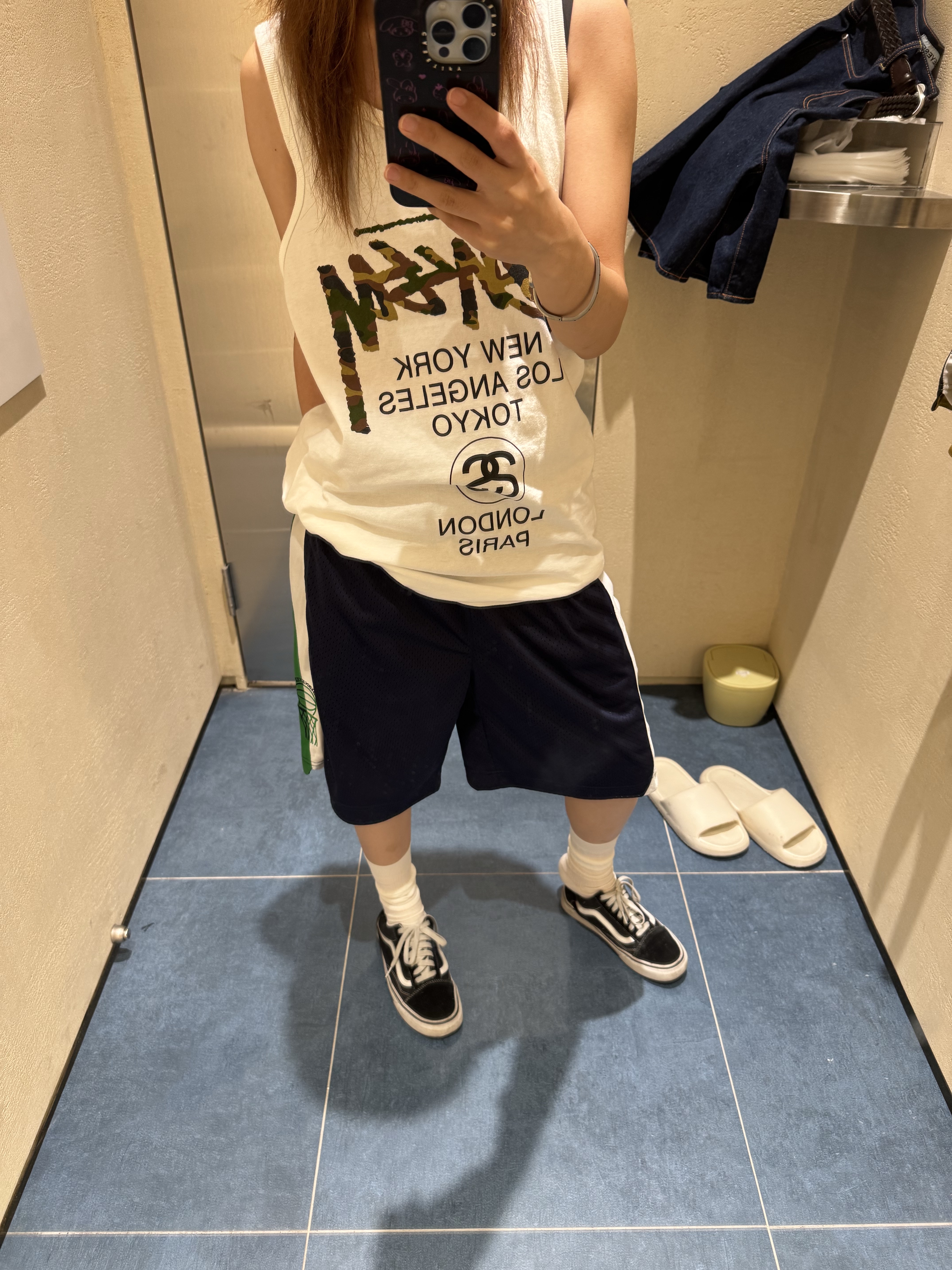 New Era 59Fifty MLB Authentic New York Yankees Game Navy, Vans ComfyCush Old Skool Black True white 착용 스타일 - 3