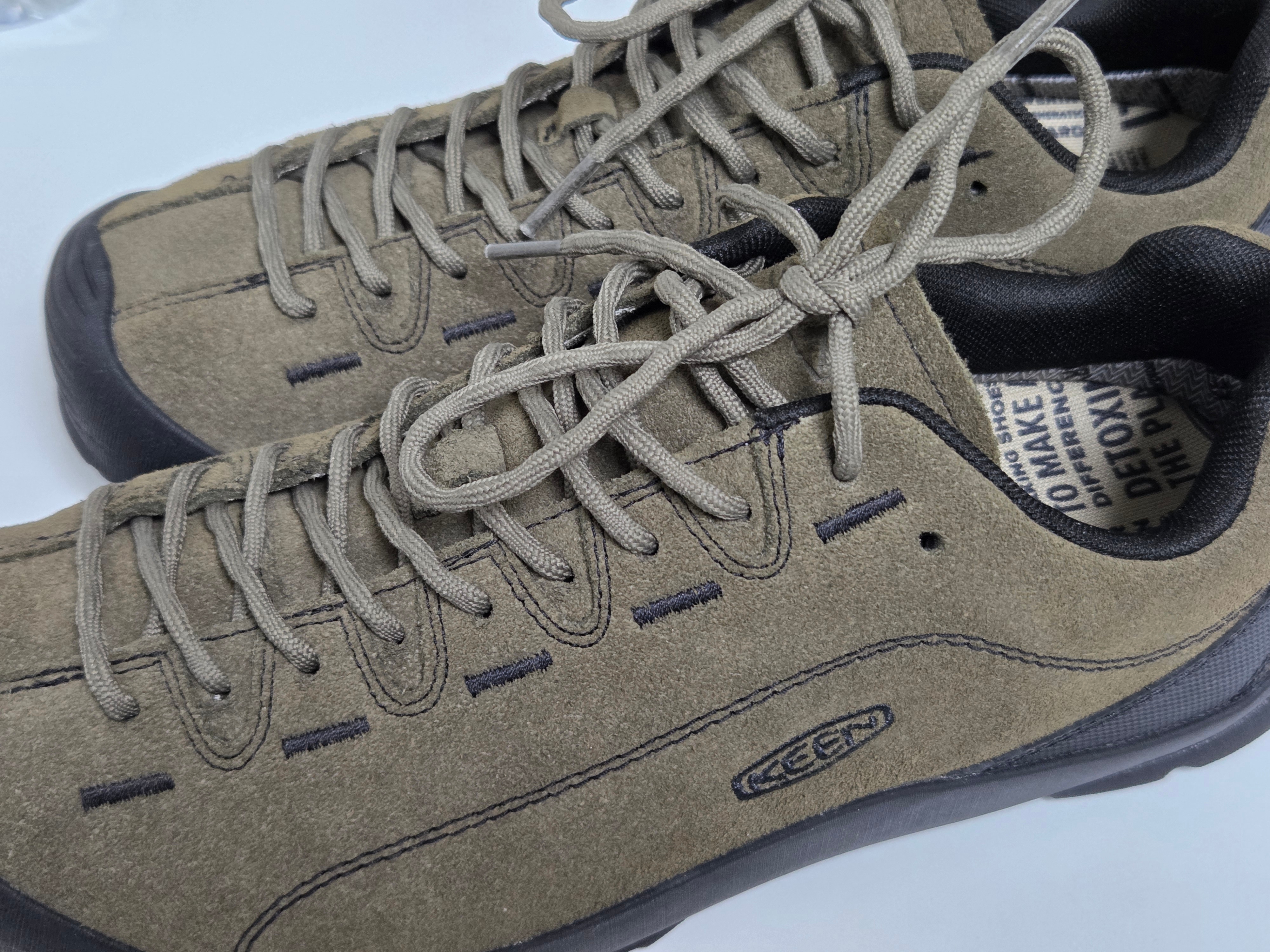 Keen Jasper Waterproof Sneakers Canteen Black 착용 스타일