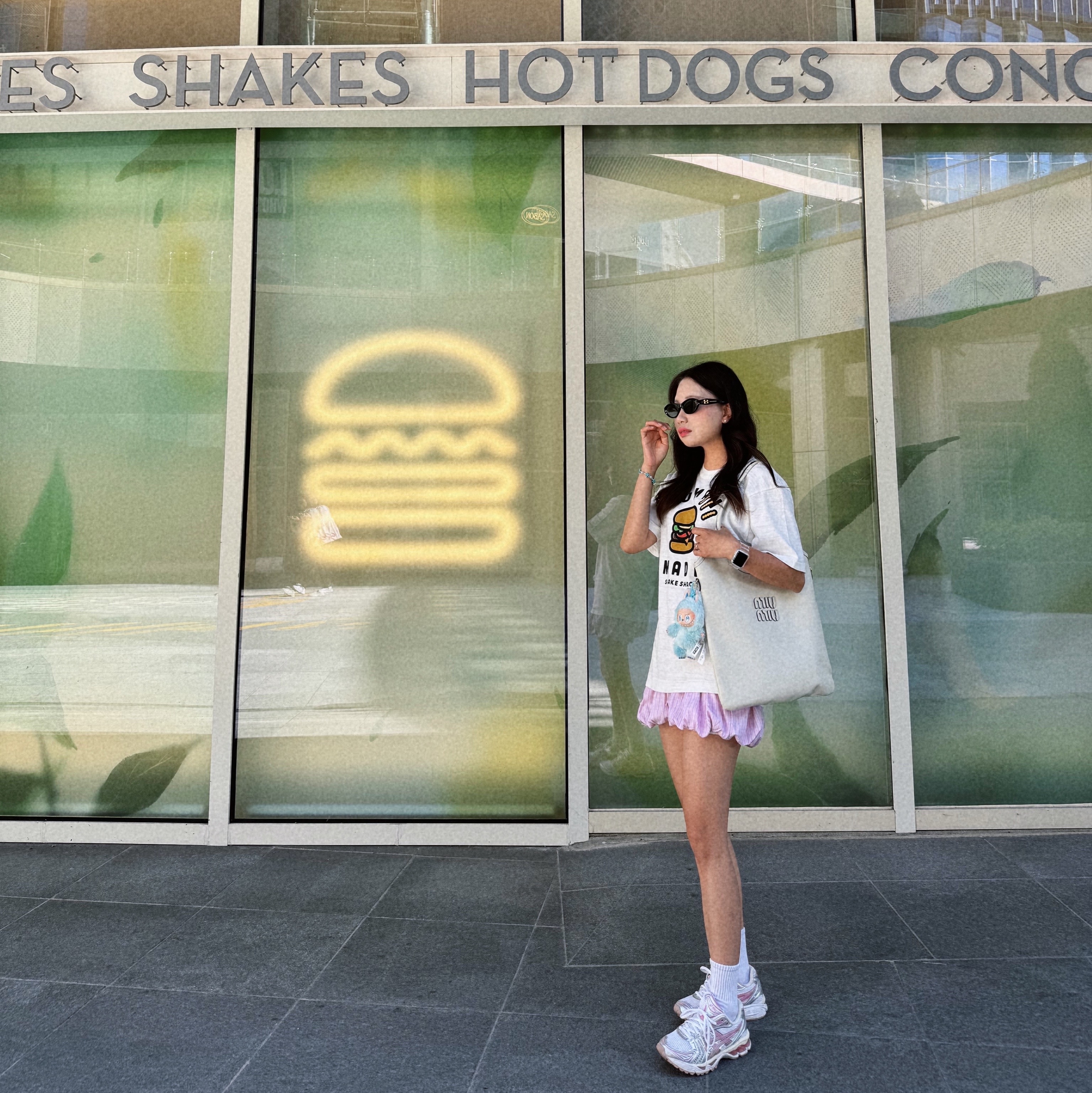 Human Made x Shake Shack T-Shirt White, Pop Mart Labubu The Monsters Highlight Series Hope Keyring (Opened Case) 착용 스타일 - 1