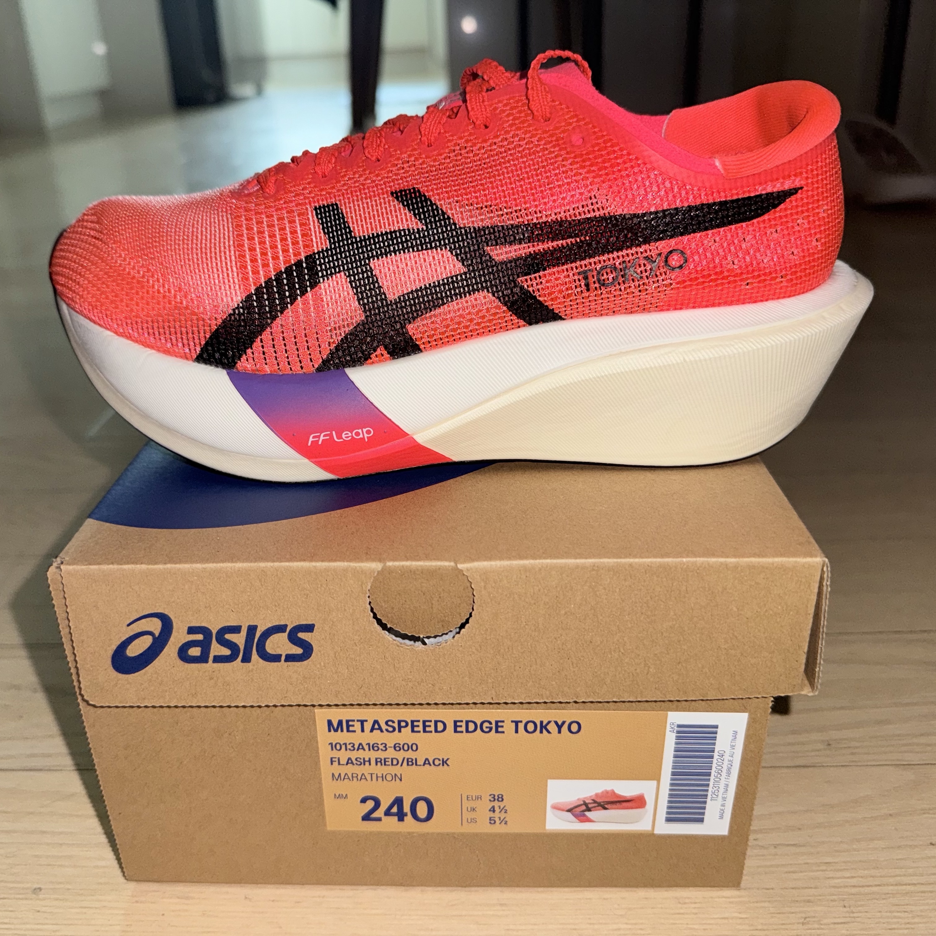 Asics Metaspeed Edge Tokyo Flash Red Black 착용 스타일