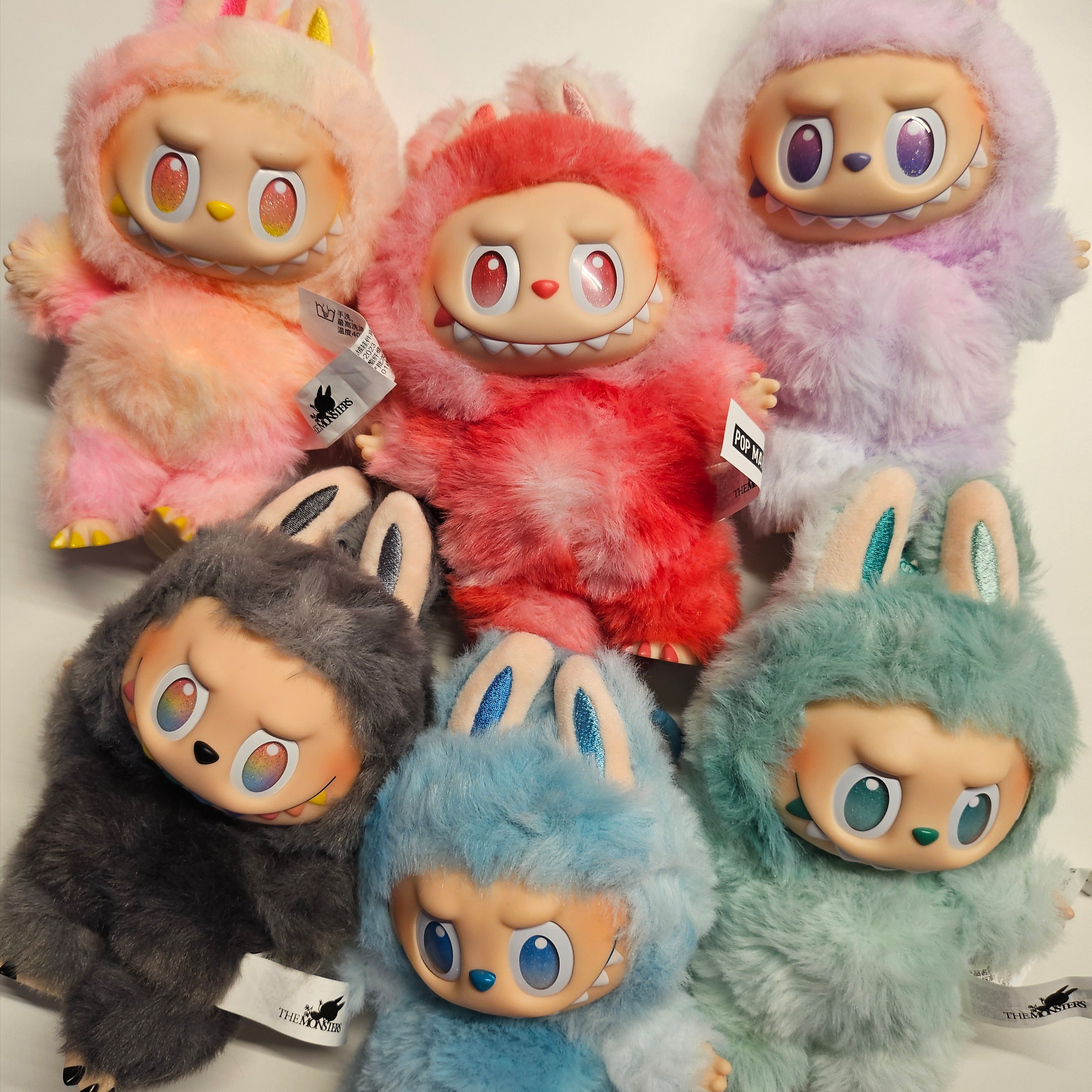 Pop Mart Labubu The Monsters Highlight Series Sealed Case (6 Blind Boxes) 착용 스타일