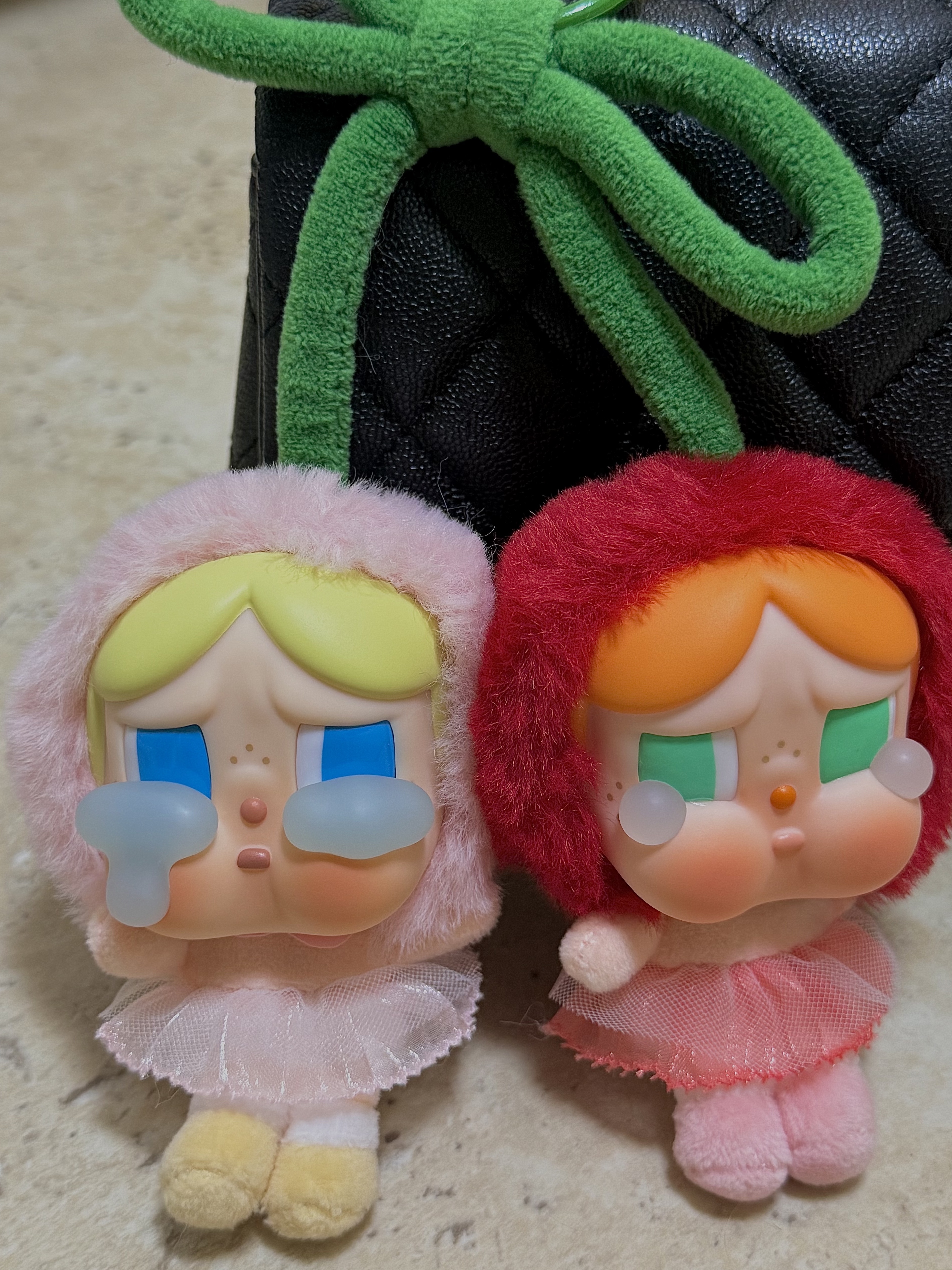 Pop Mart Crybaby Crying For Love Series Vinyl Plush, Pop Mart Crybaby Sad Club Series Silicone Plush Earphone Bag 착용 스타일 - 1