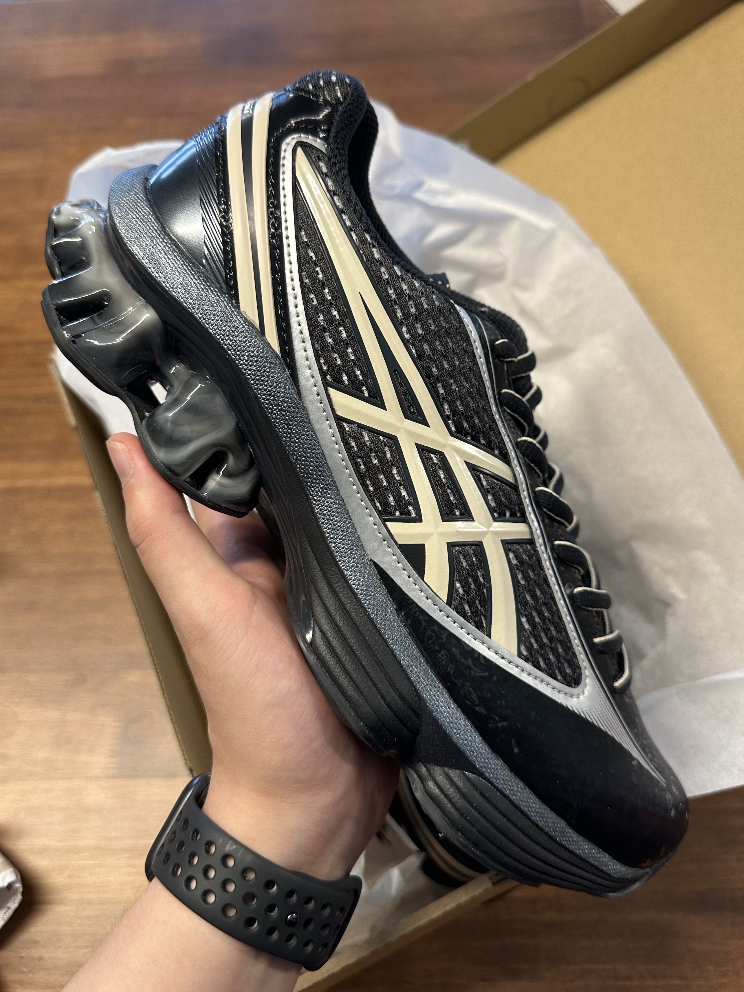 Asics Gel-Kinetic Fluent Black Vanilla 착용 스타일