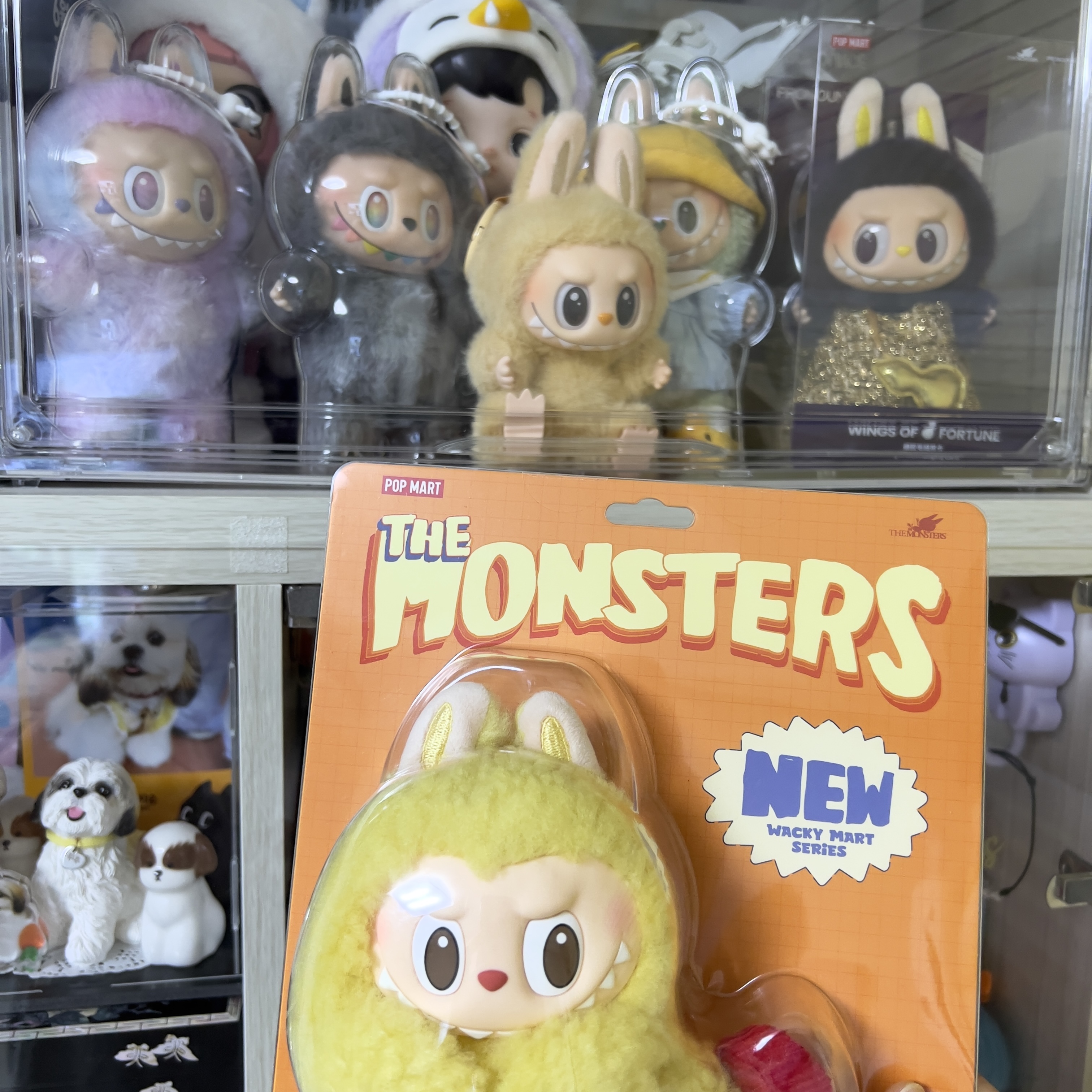 Pop Mart Labubu The Monsters Wacky Mart Series Earphone Case 착용 스타일