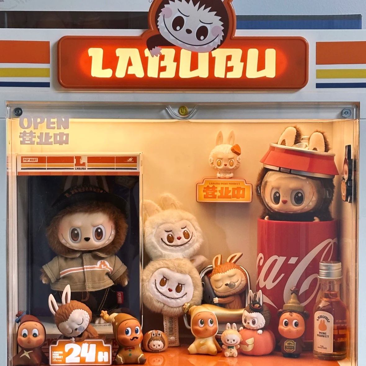 Pop Mart Labubu Doll Keyring - Seongsu Labubu Wacky Mart Pop-Up Store Exclusive, Pop Mart Labubu Fish Cake Skewer Doll Keyring - Seongsu Labubu Wacky Mart Pop-Up Store Exclusive 착용 스타일 - 2