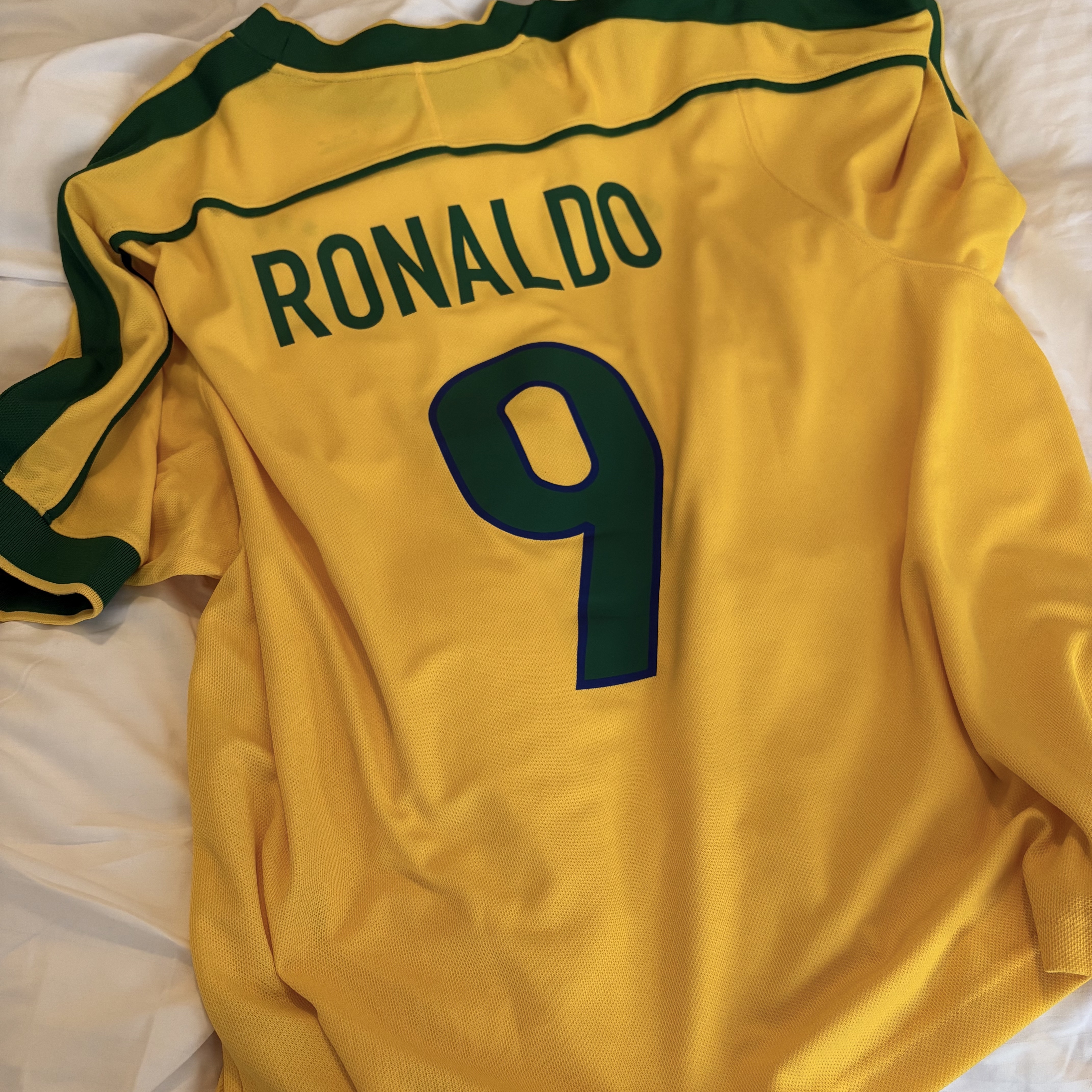 Nike Brazil 1998 Reissue Soccer Replica Jersey Varsity Maize Ronaldo (Marking Ver.) 착용 스타일 - 2