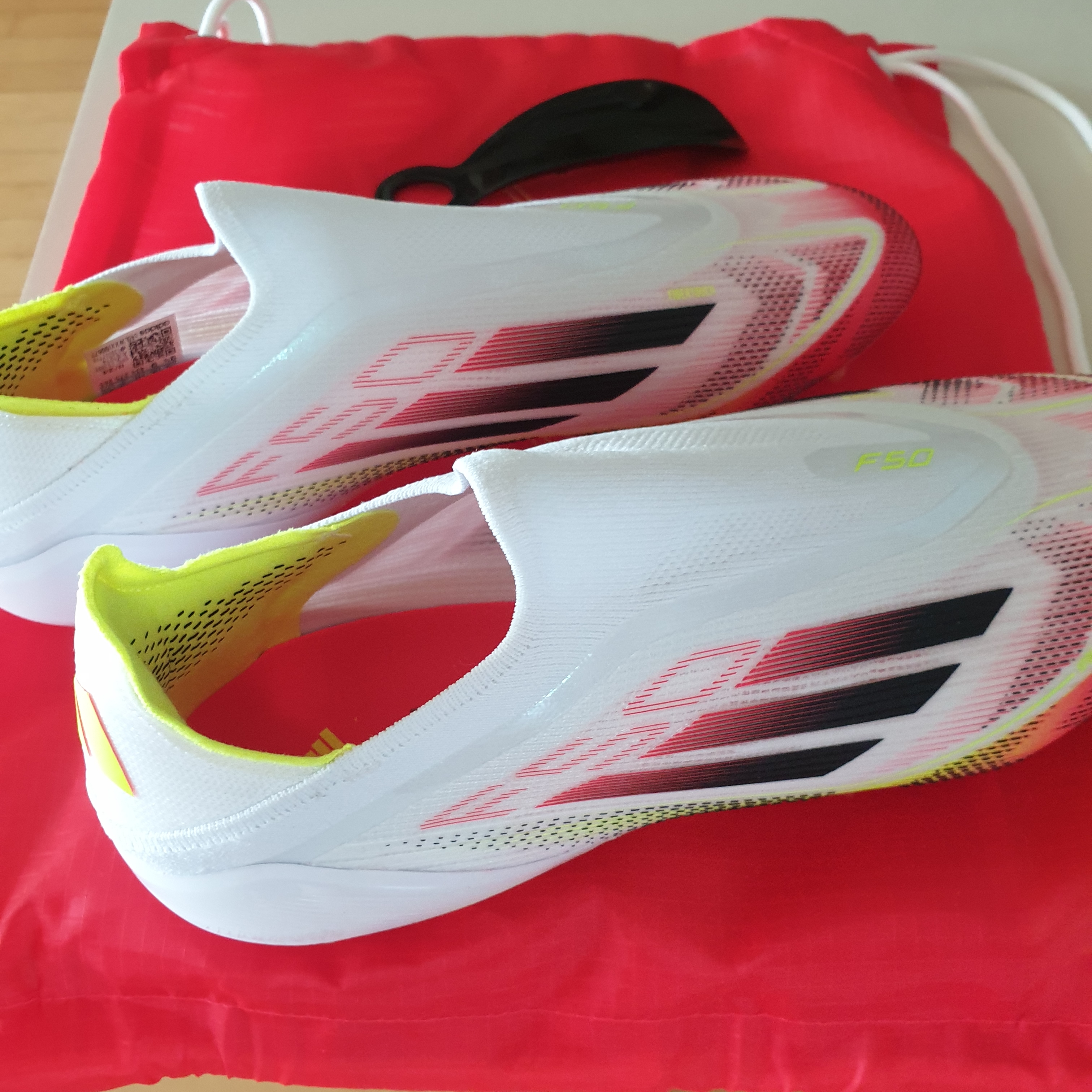 Adidas F50 Elite Laceless FG Cloud White Core Black 착용 스타일