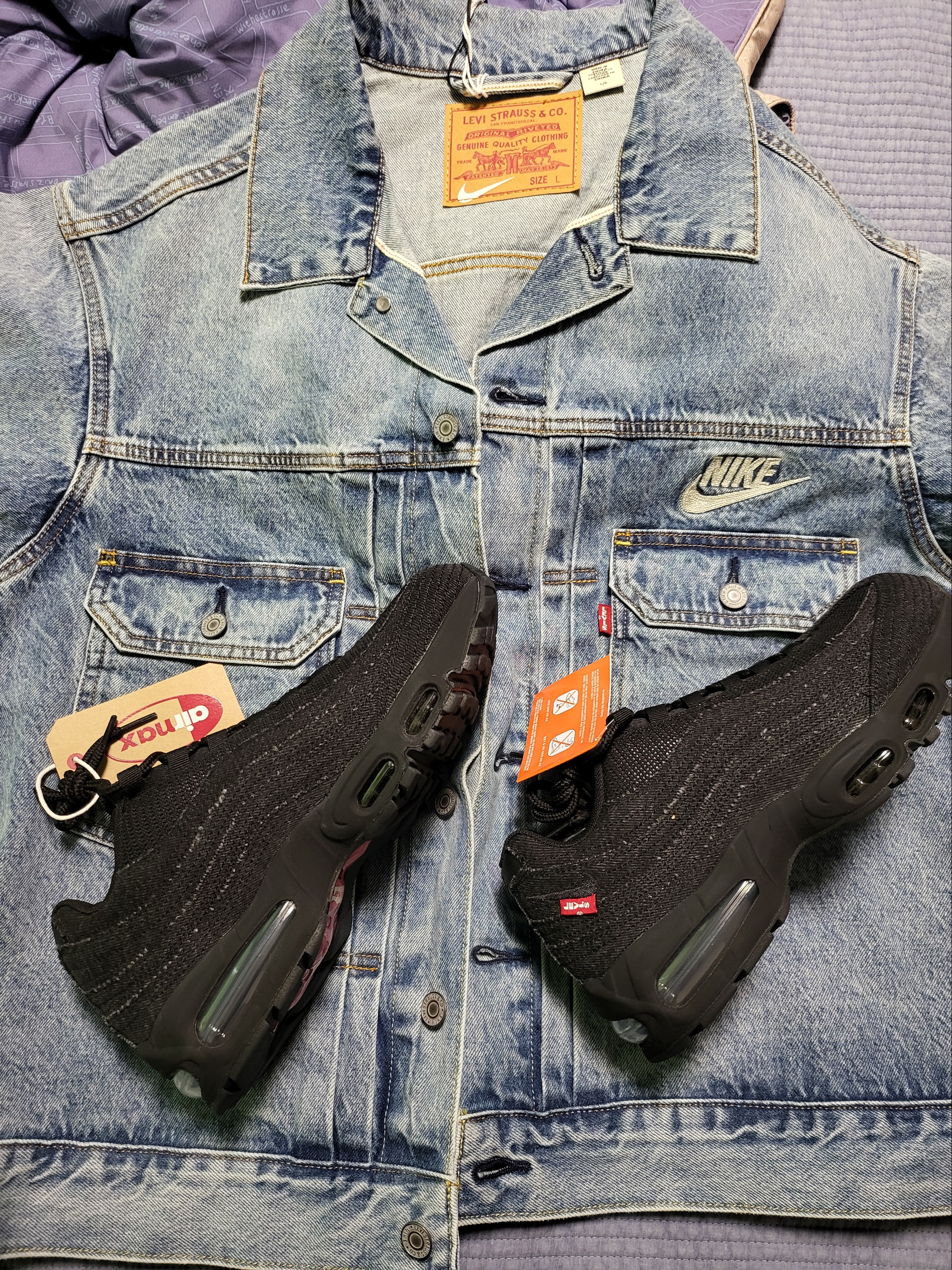 Levi's x Nike Trucker Jacket Light Blue, Nike x Levi's Air Max 95 Black 착용 스타일 - 2