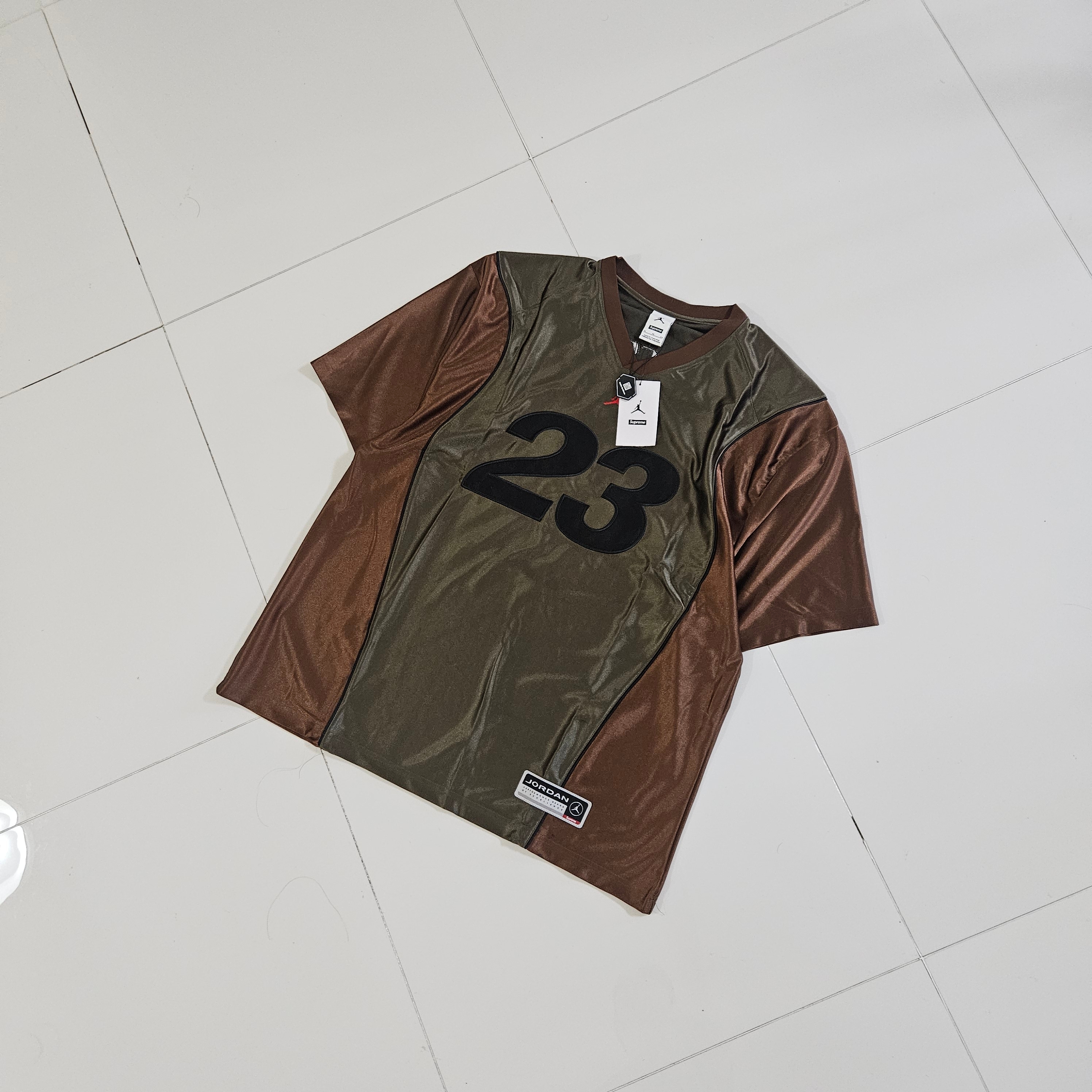 Supreme x Jordan Warm Up Jersey Olive - 24FW 착용 스타일