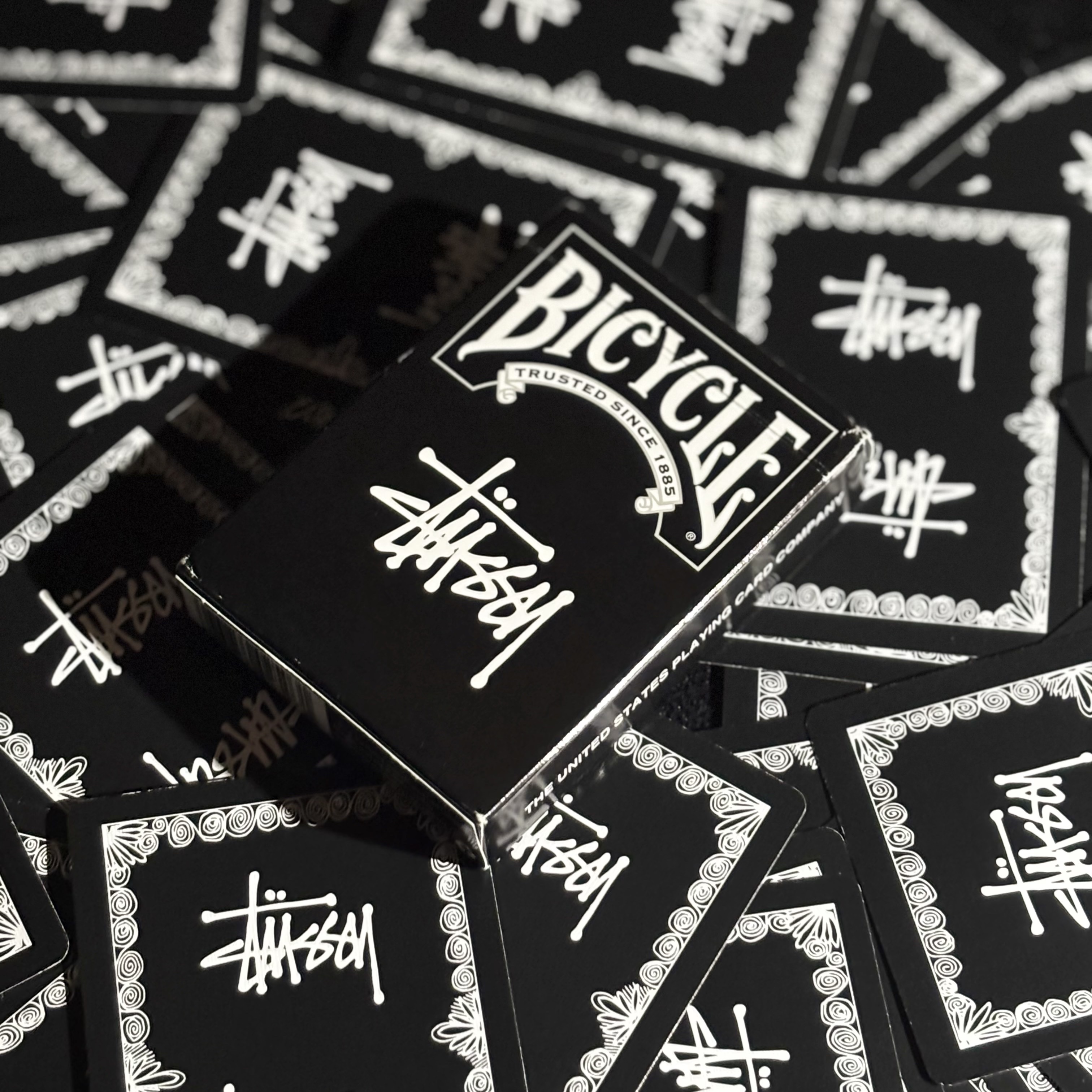 Stussy Playing Cards Black 착용 스타일 - 1