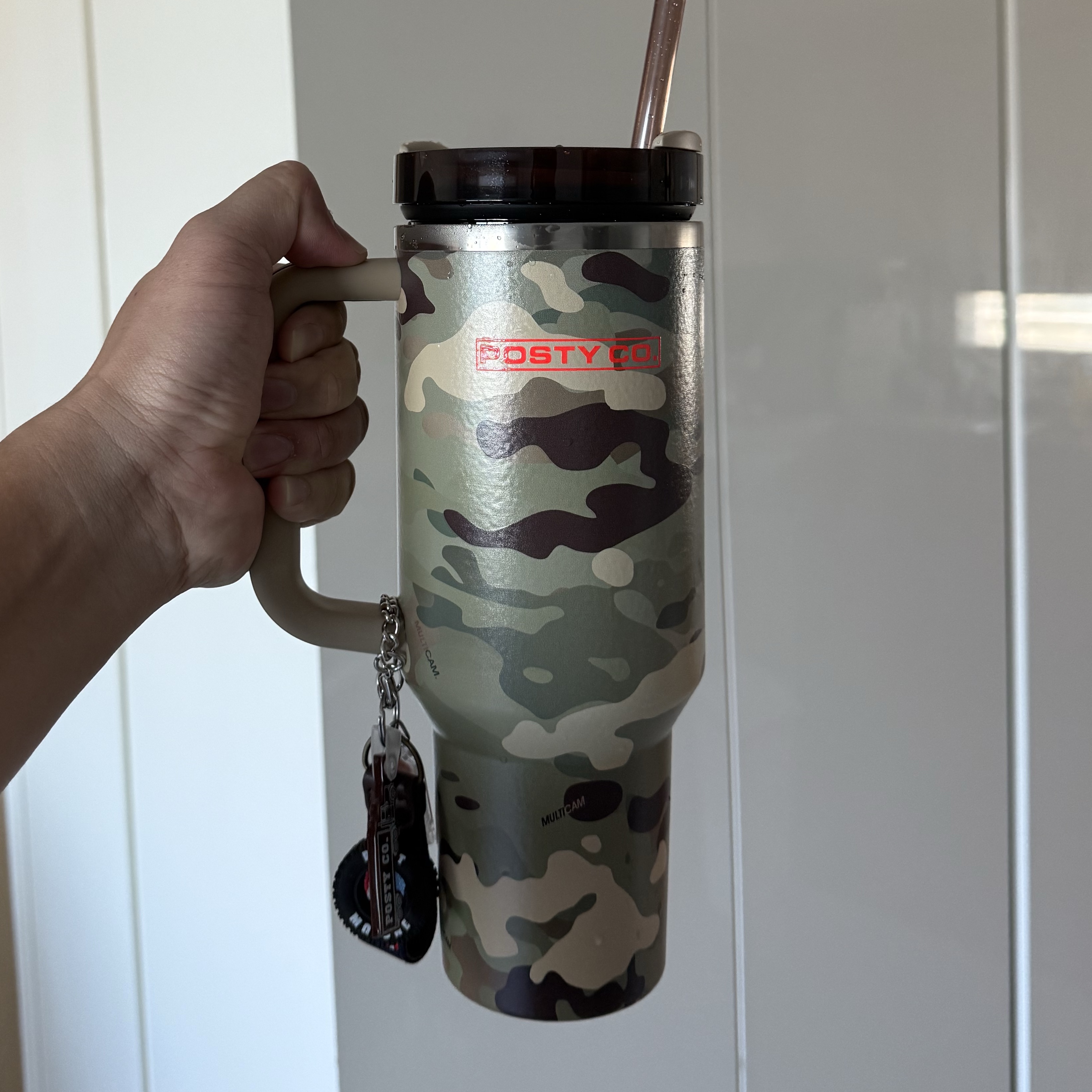 Stanley x The Post Malone Quencher H2.0 Flowstate Tumbler 1.18L Multicam 착용 스타일