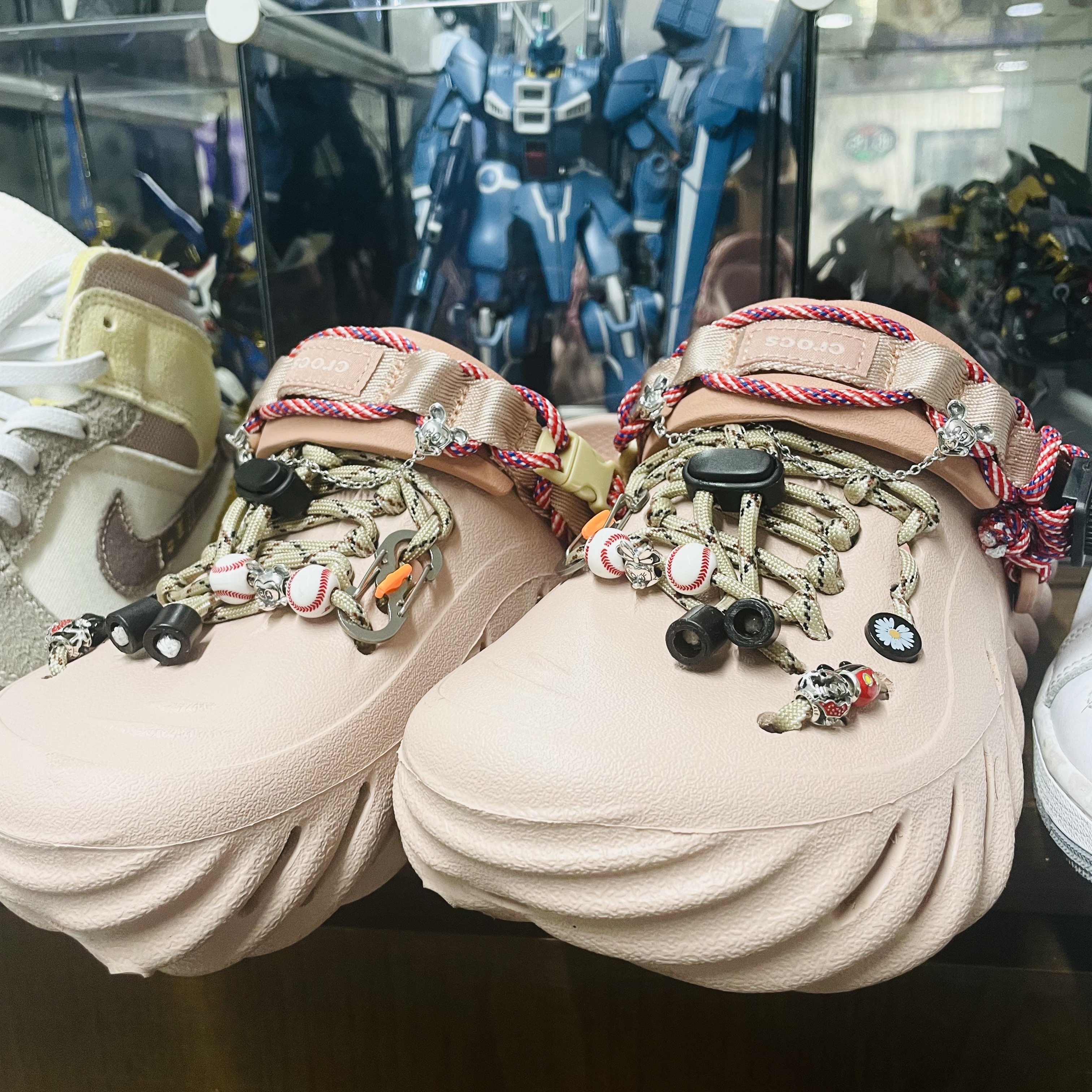 Crocs Echo Clog Pink Clay 착용 스타일 - 1