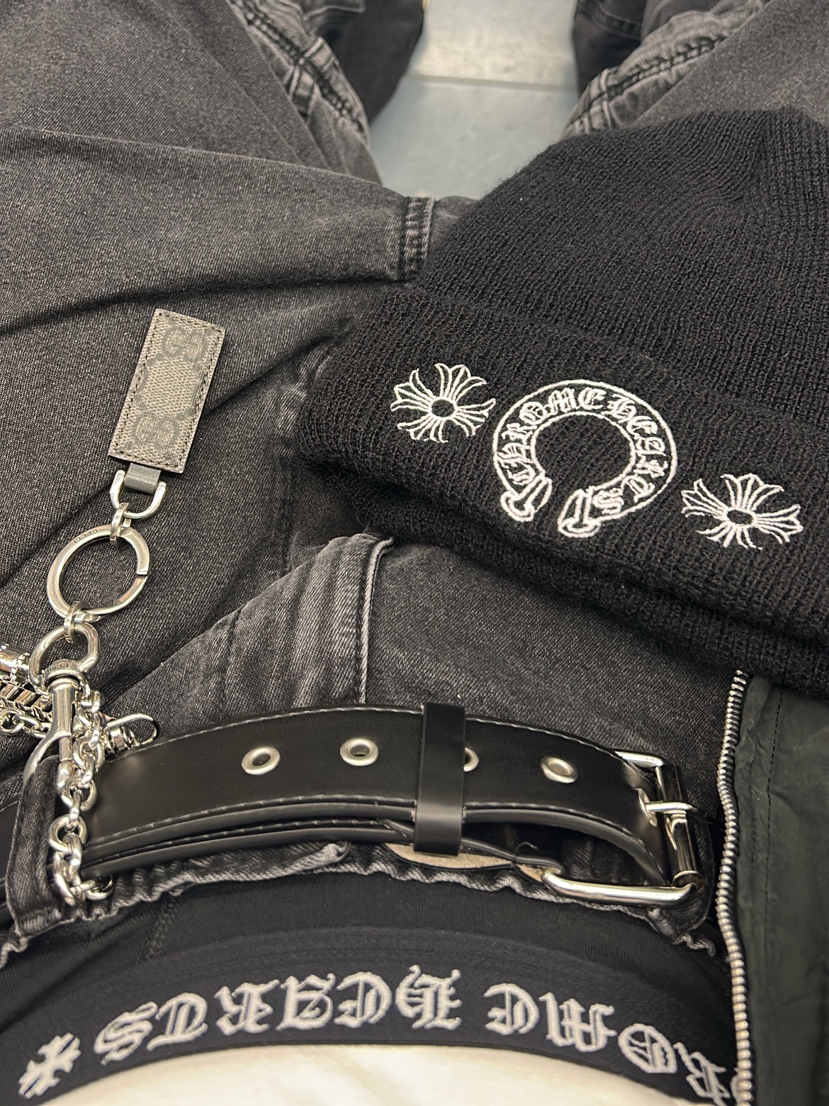 Chrome Hearts Boxer Brief Black, Chrome Hearts Horseshoe Beanie Black 착용 스타일