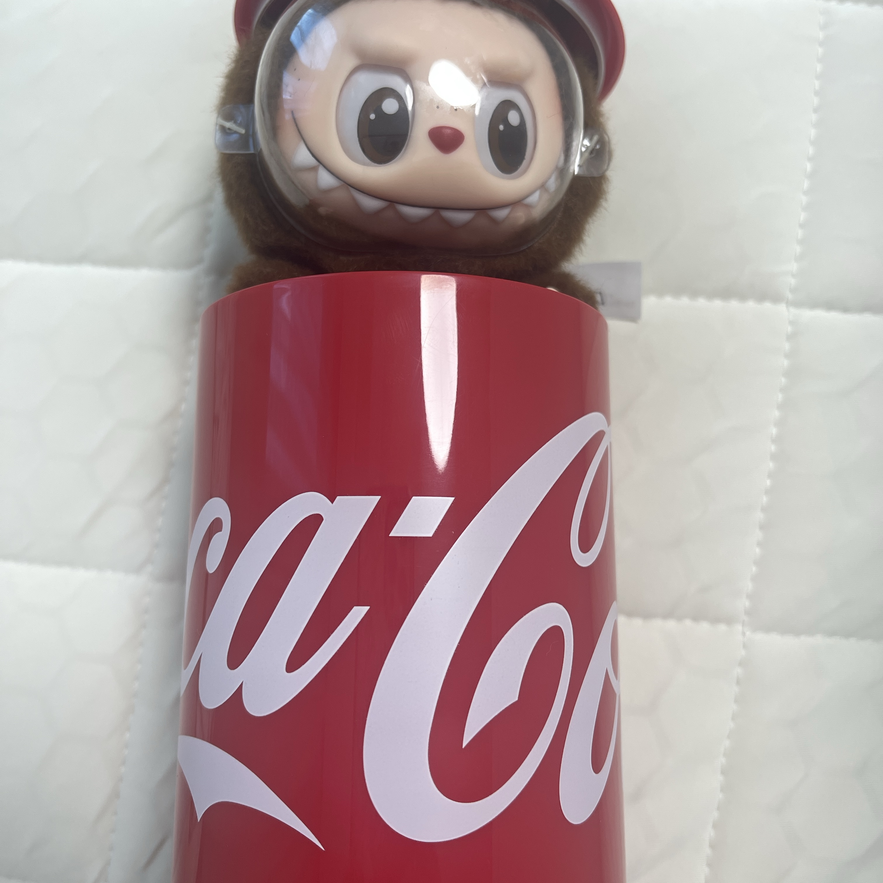 Pop Mart Labubu Coca Cola Series Mysterious Guest Keyring (Opened Case) 착용 스타일