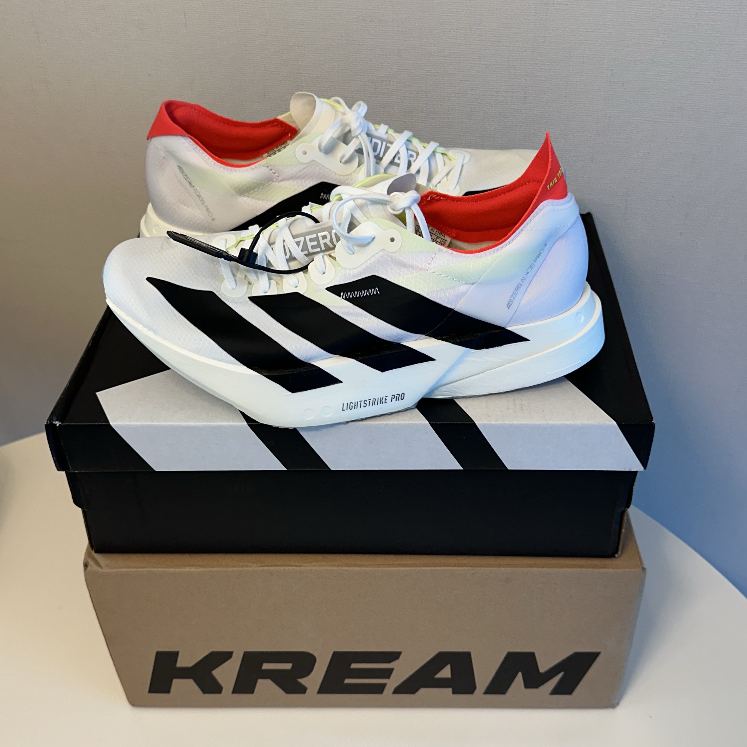 Adidas Adizero Adios Pro 4 Cloud White Core Black 착용 스타일