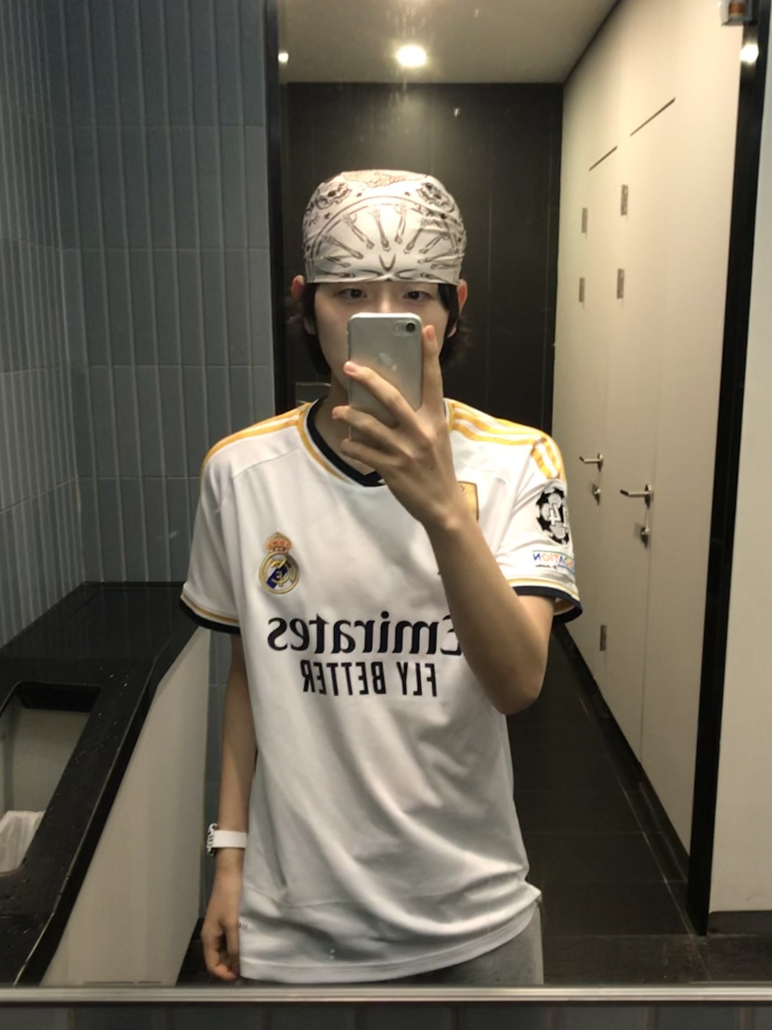 Adidas Real Madrid 2023/24 Home Jersey White - US Sizing (Non Marking Ver.), Adidas Real Madrid 2023/24 Home Jersey White - KR Sizing (Non Marking Ver.) 착용 스타일 - 1