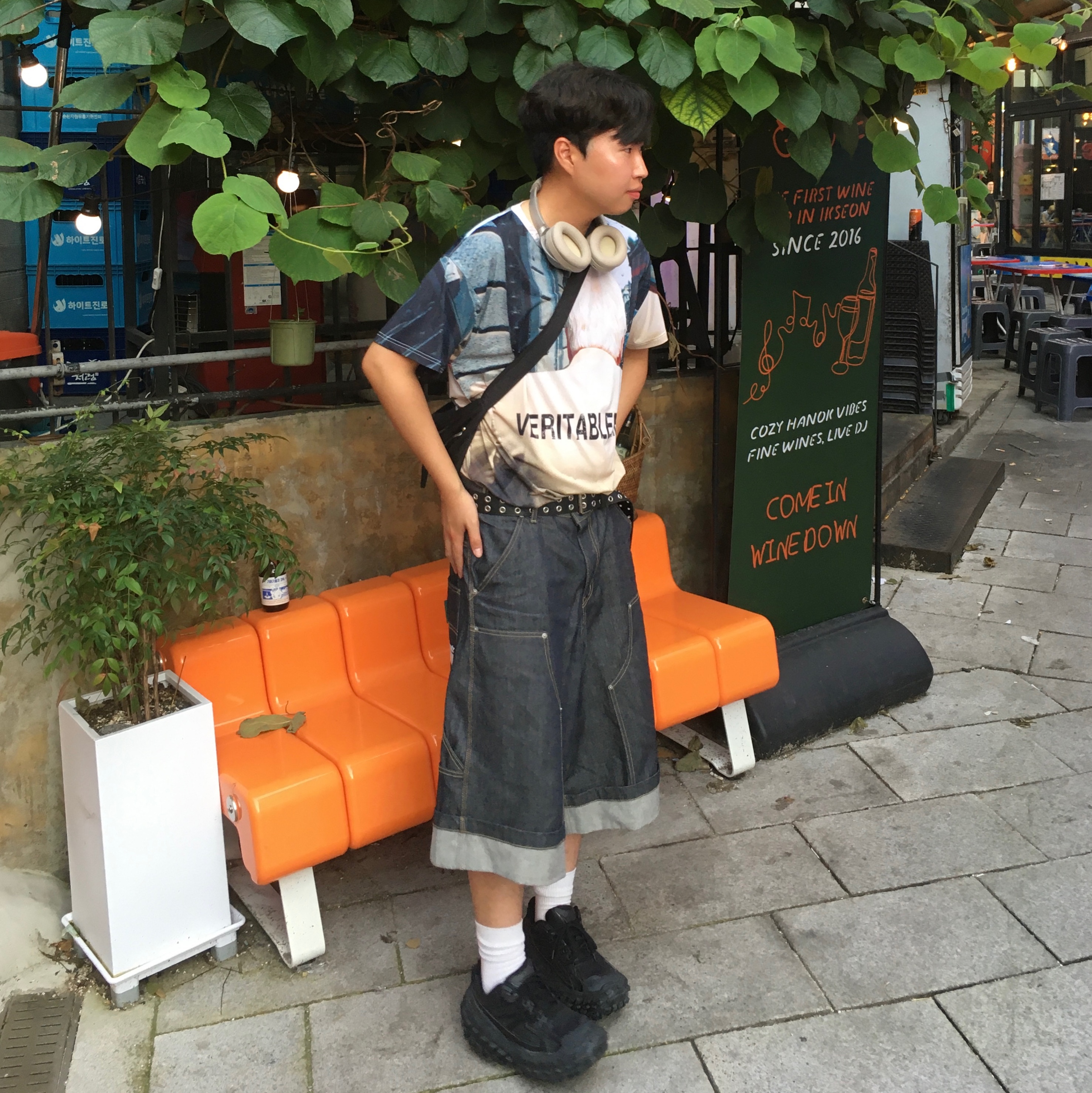 Balenciaga Defender Sneakers Black, GRAILZ x KOIN SEOUL Carpenter Bermuda Denim Pants Indigo 착용 스타일