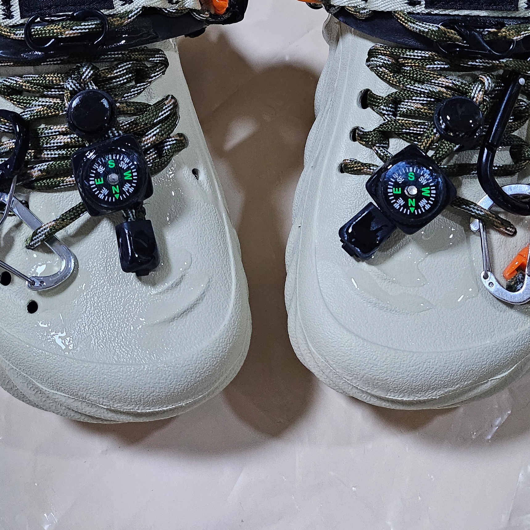 Crocs Echo Clog Bone Black 착용 스타일 - 3