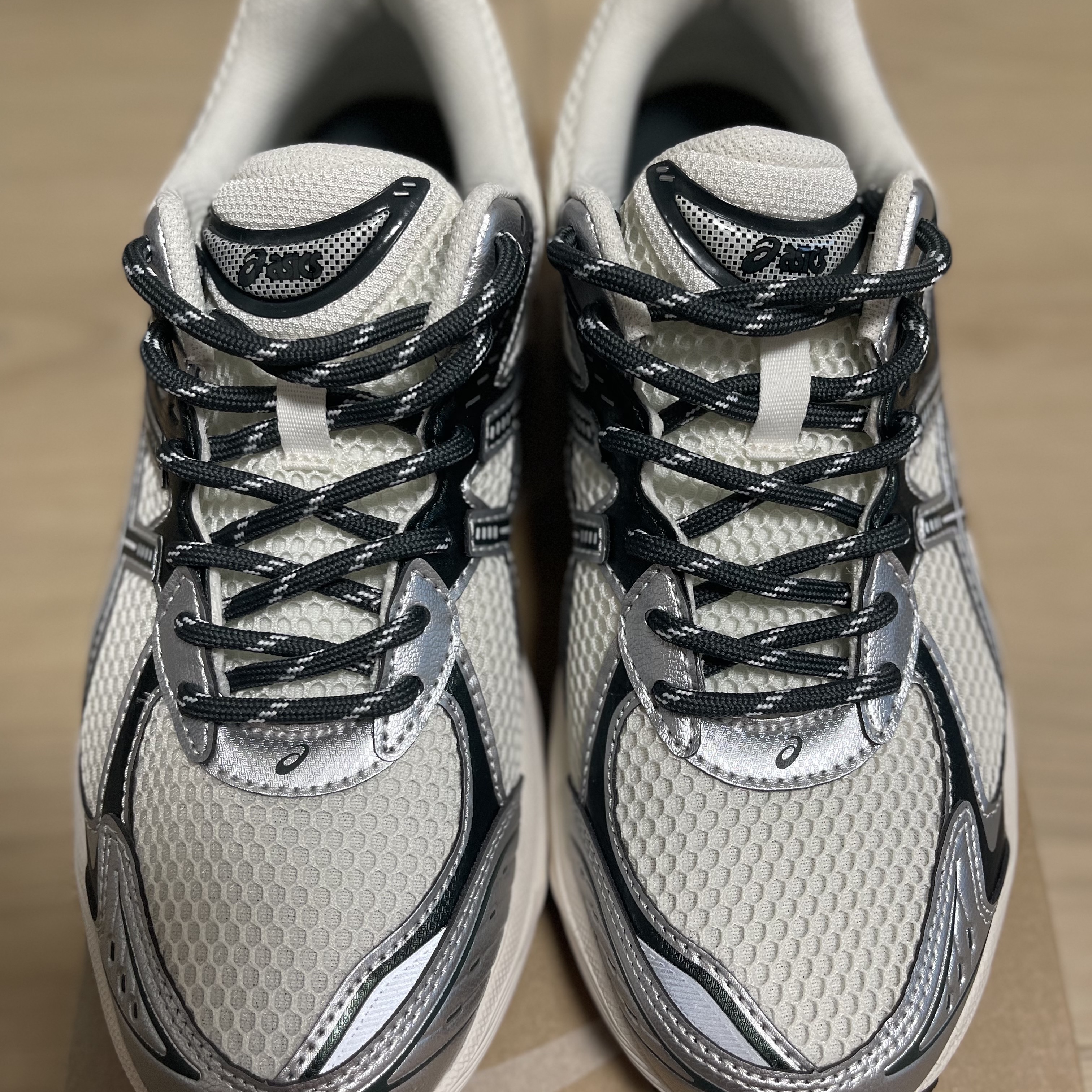 Asics x Kith GT-2160 Cream Scarab 착용 스타일 - 3