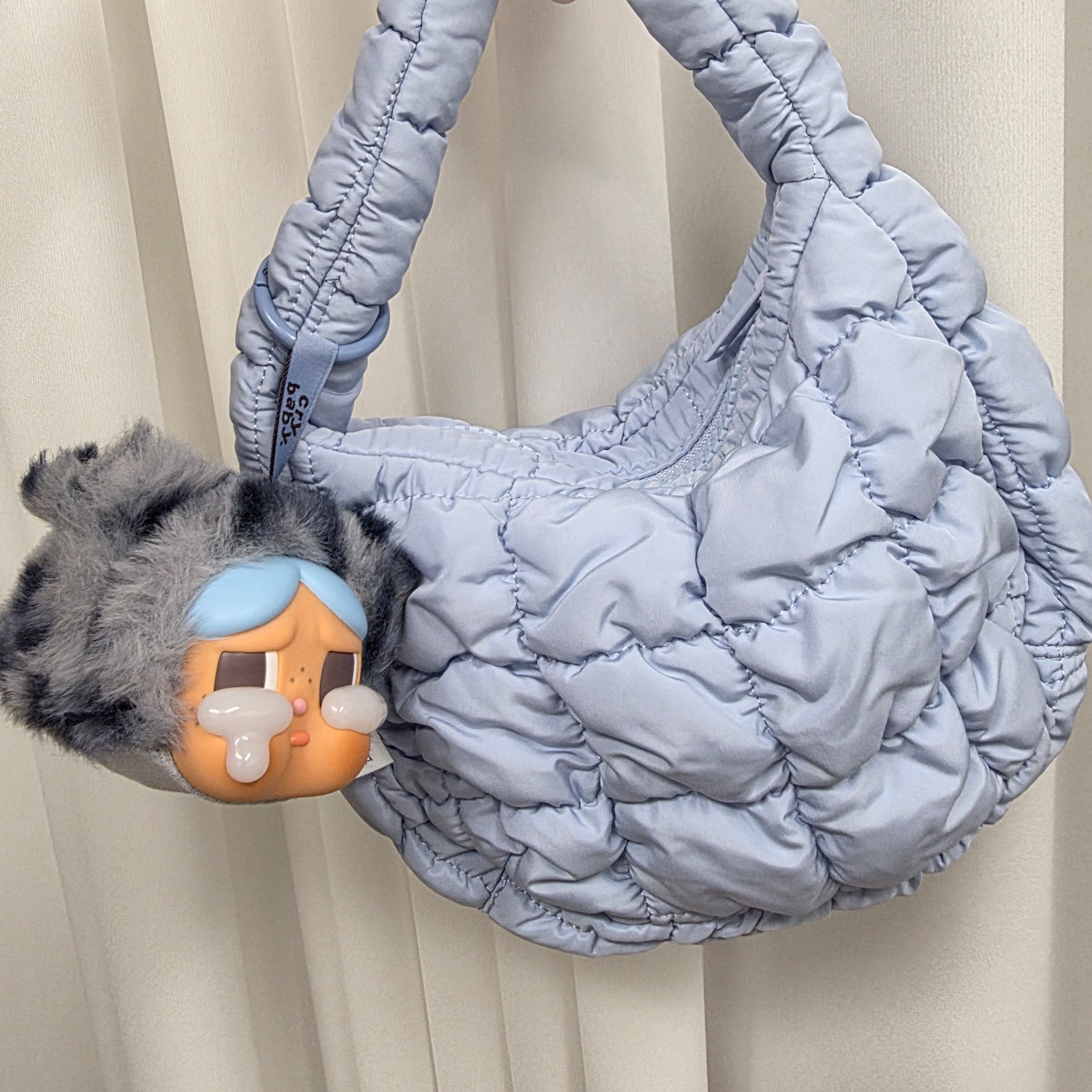 COS Quilted Micro Bag Light Blue, Pop Mart Crybaby Wild But Cutie Series Vinyl Plush Pendant Denim Cutie (Opened Case) 착용 스타일 - 1