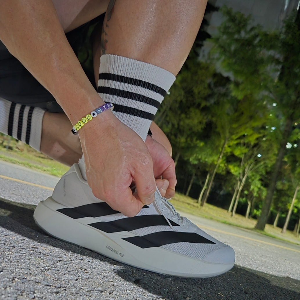 Adidas Adizero EVO SL Cloud White Core Black 착용 스타일 - 2