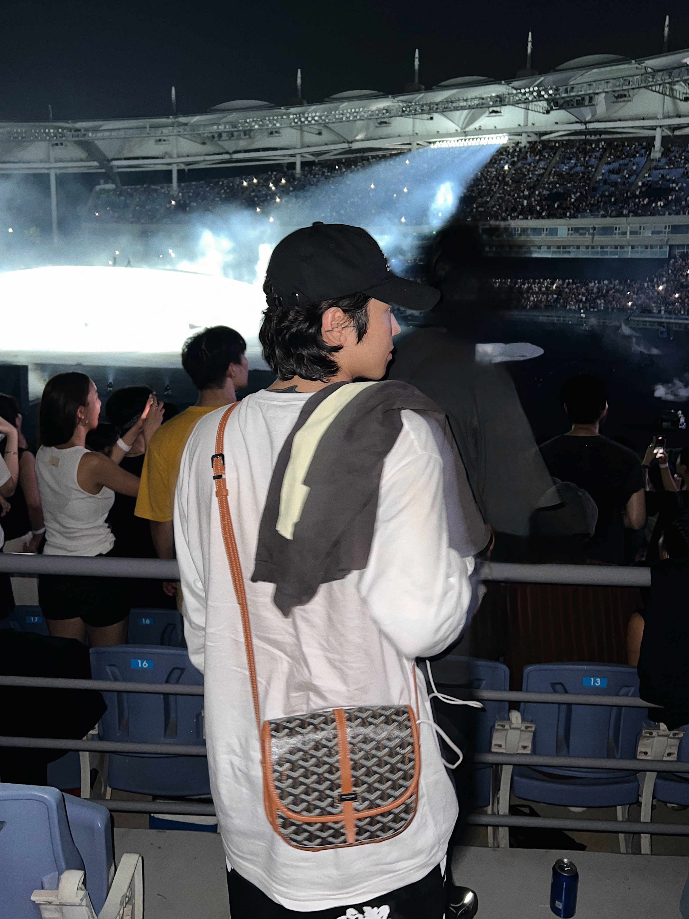 Off-White x Post Archive Faction Figures of Speech Cap Right Black, Yeezy One Box T-Shirt Black 착용 스타일 - 3