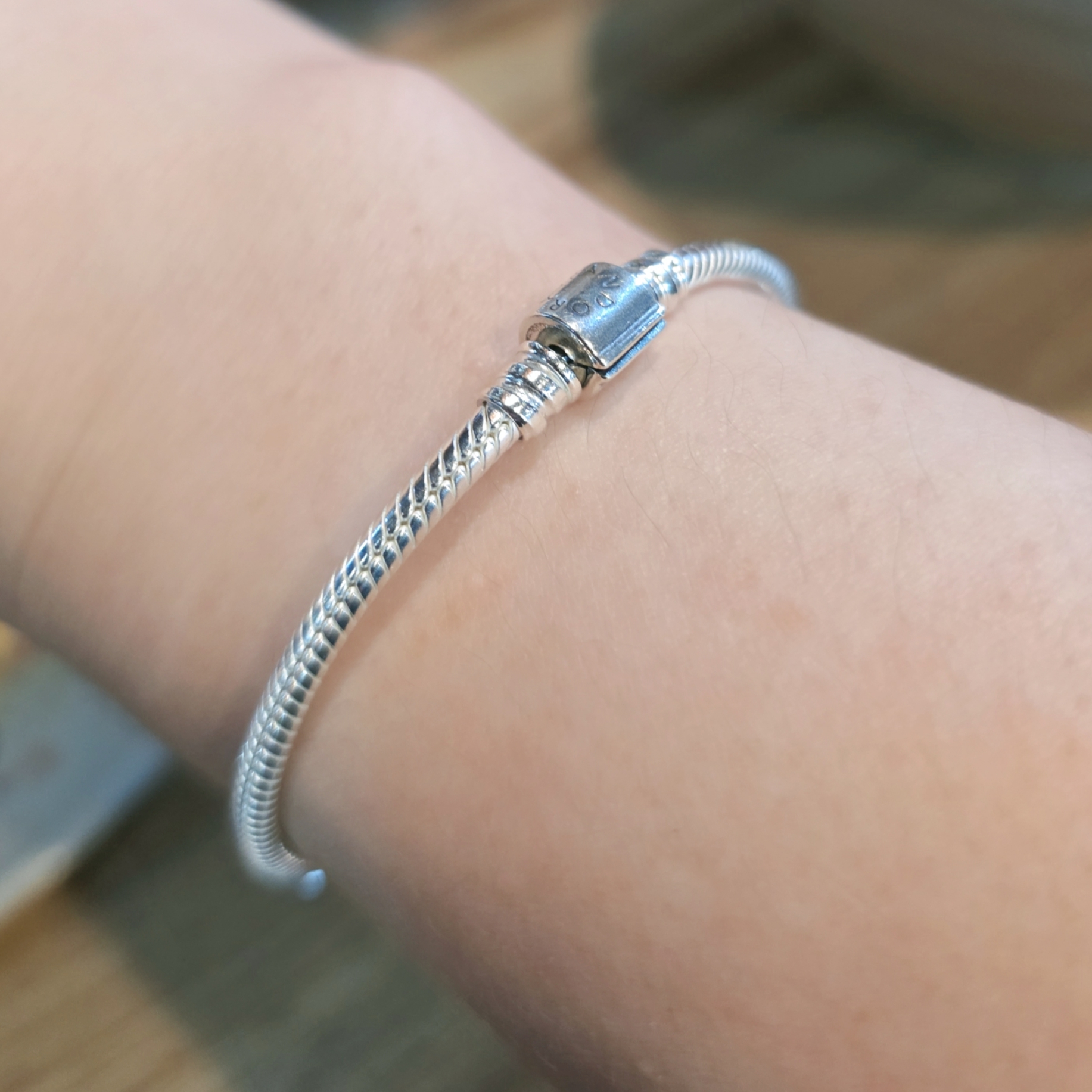 (W) Pandora Moments Barrel Clasp Snake Chain Bracelet Sterling Silver 착용 스타일
