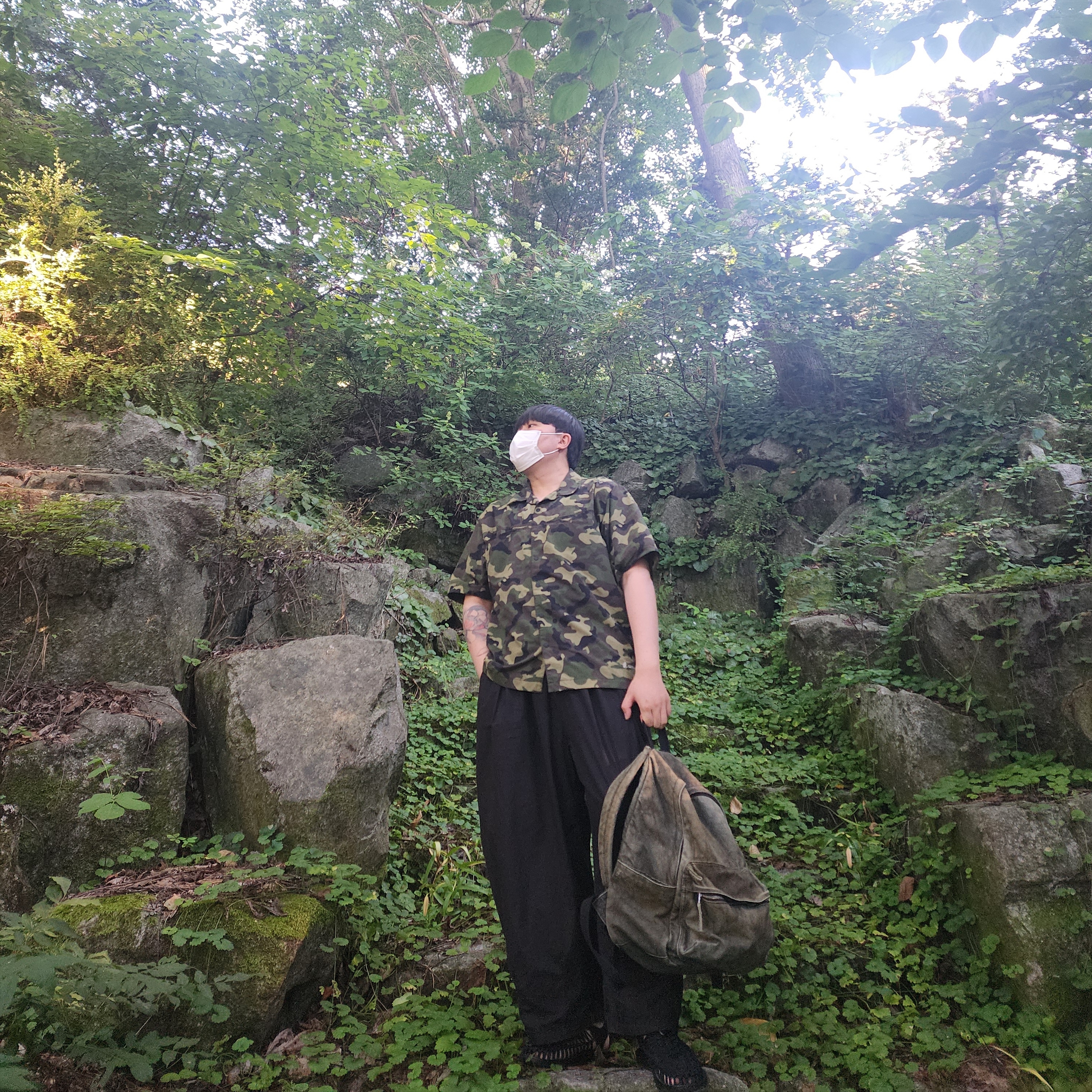 Stussy Canvas Backpack Washed Black, Keen Uneek Sandals Black 착용 스타일 - 3