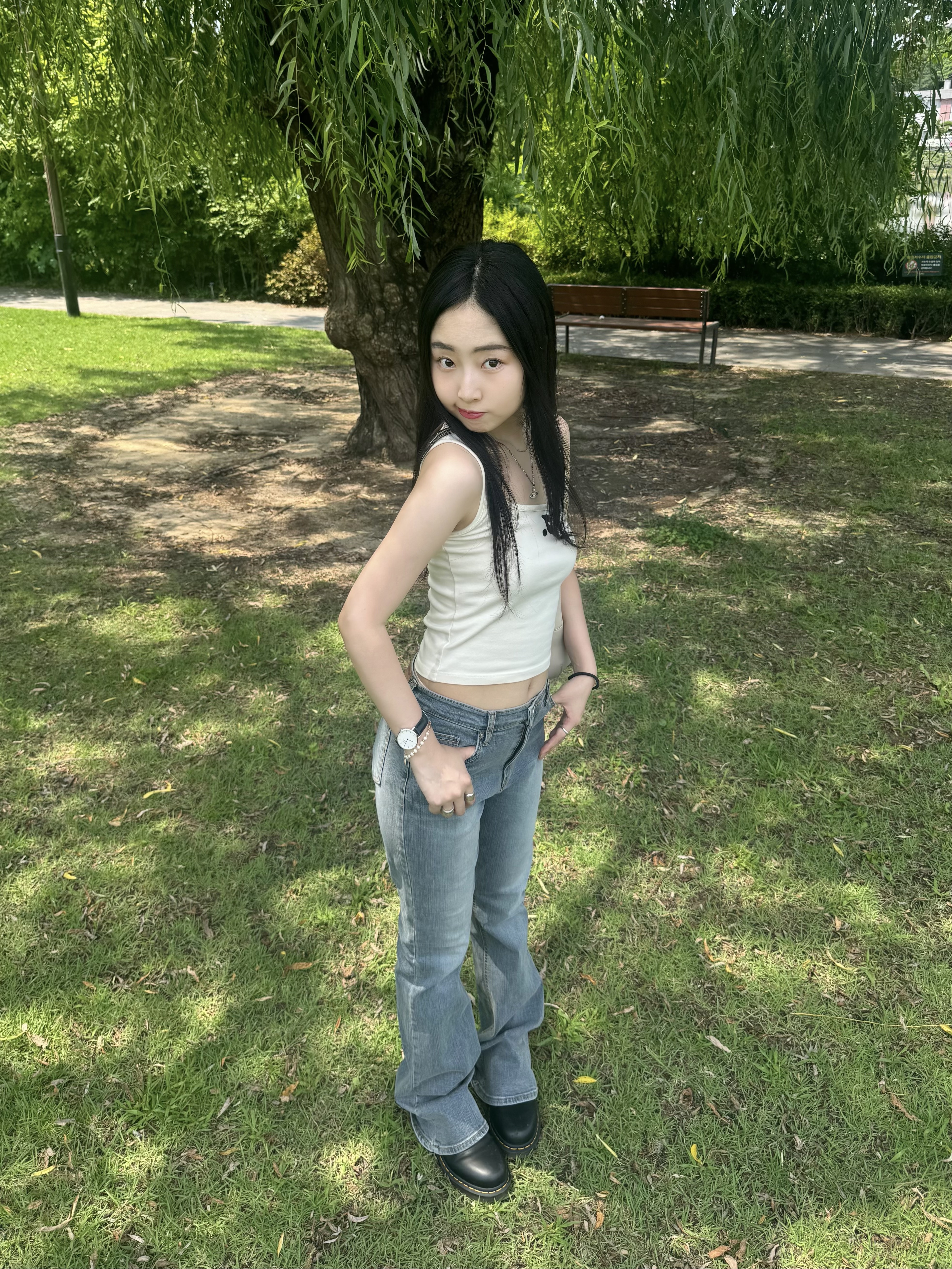 Dr. Martens 1461 Smooth Black, Apple AirPods Max Lightning Silver (Korean Ver.) 착용 스타일 - 9