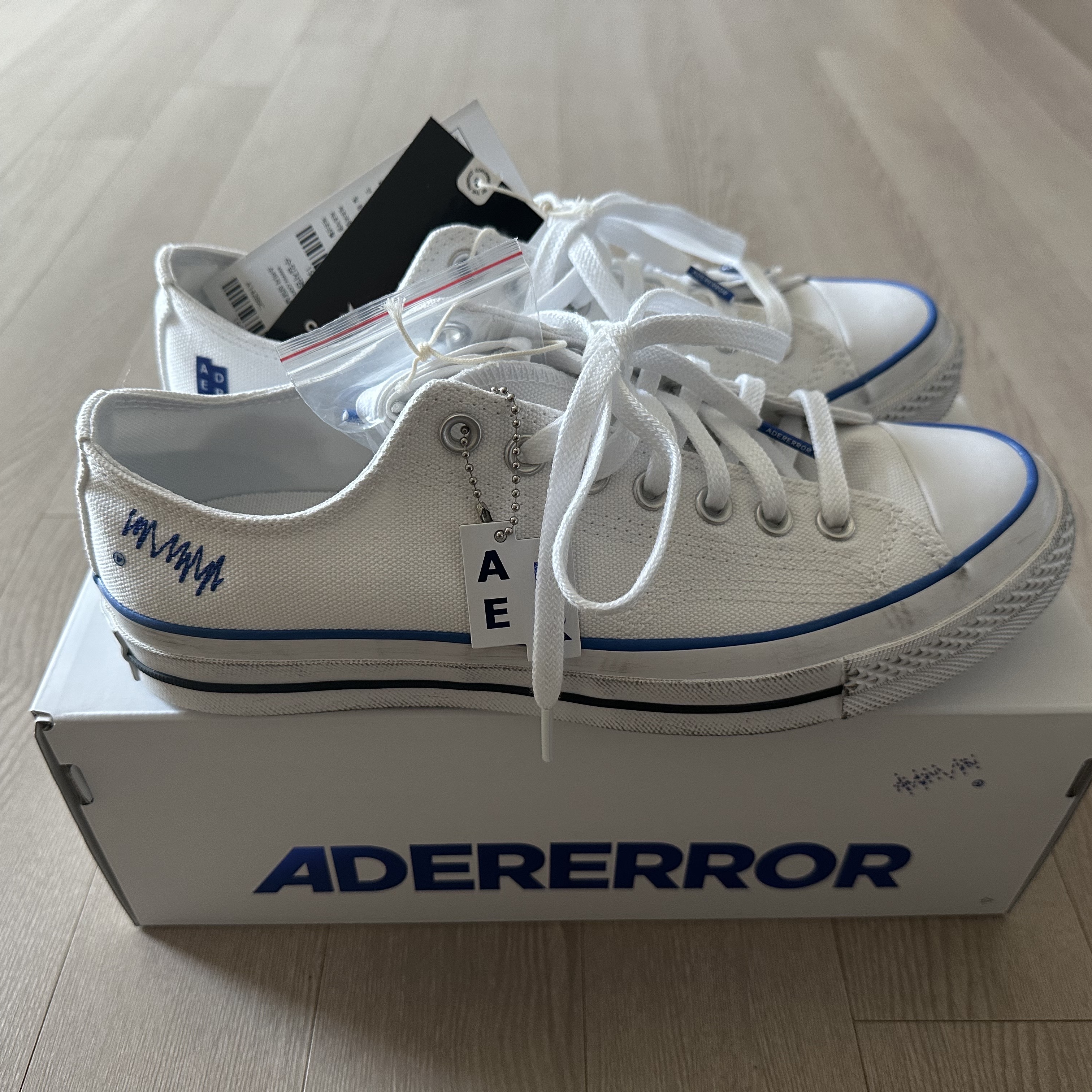 Converse x Ader Error Sig; Chuck 70 Low White Blue 착용 스타일 - 3