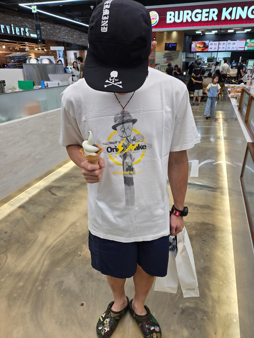 Crocs x Palace Classic Clog Woodland Camo, Casio G-Shock x Supreme x The North Face DW-6900 Black 착용 스타일 - 1