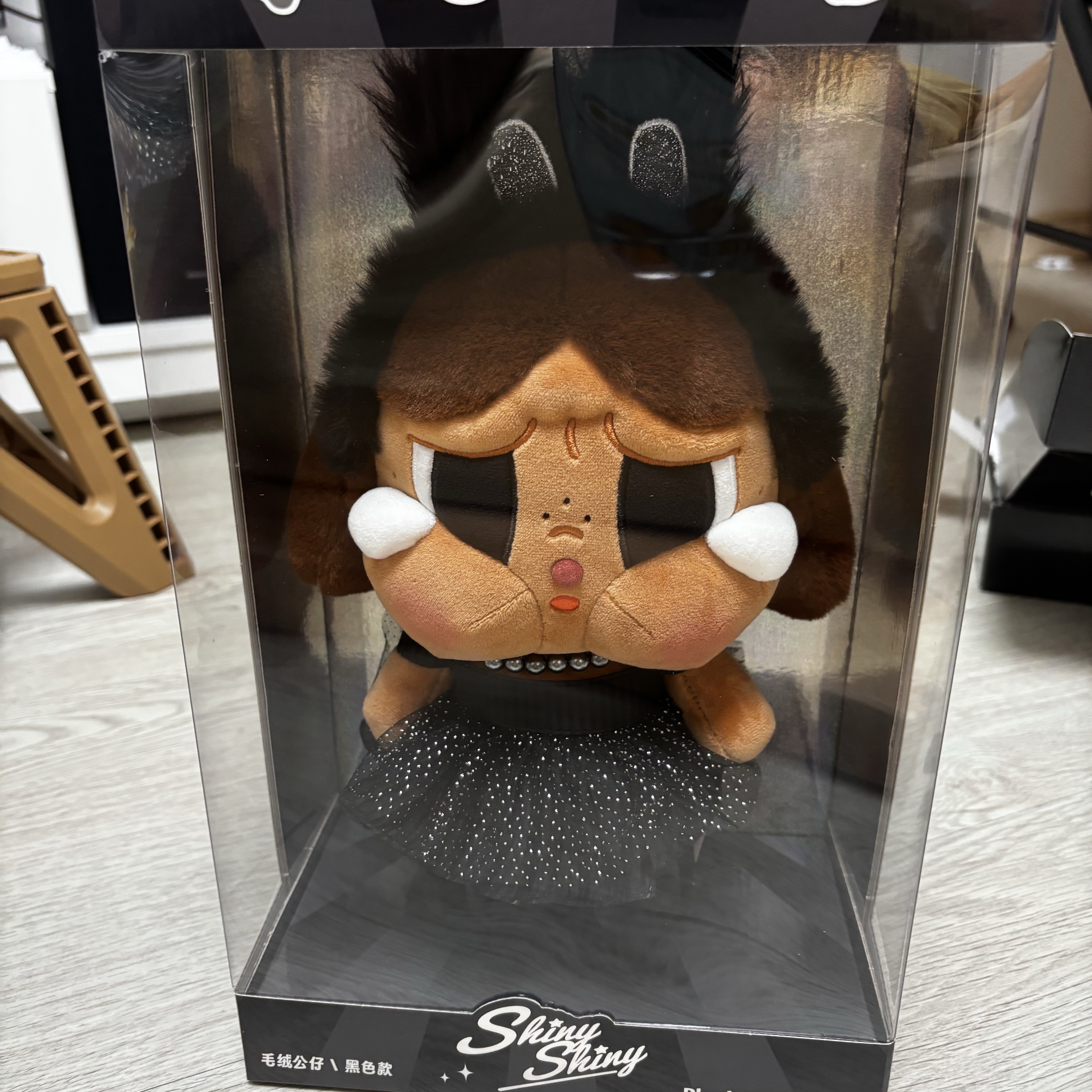 Pop Mart Crybaby Shiny Shiny Series Plush Doll Black 착용 스타일