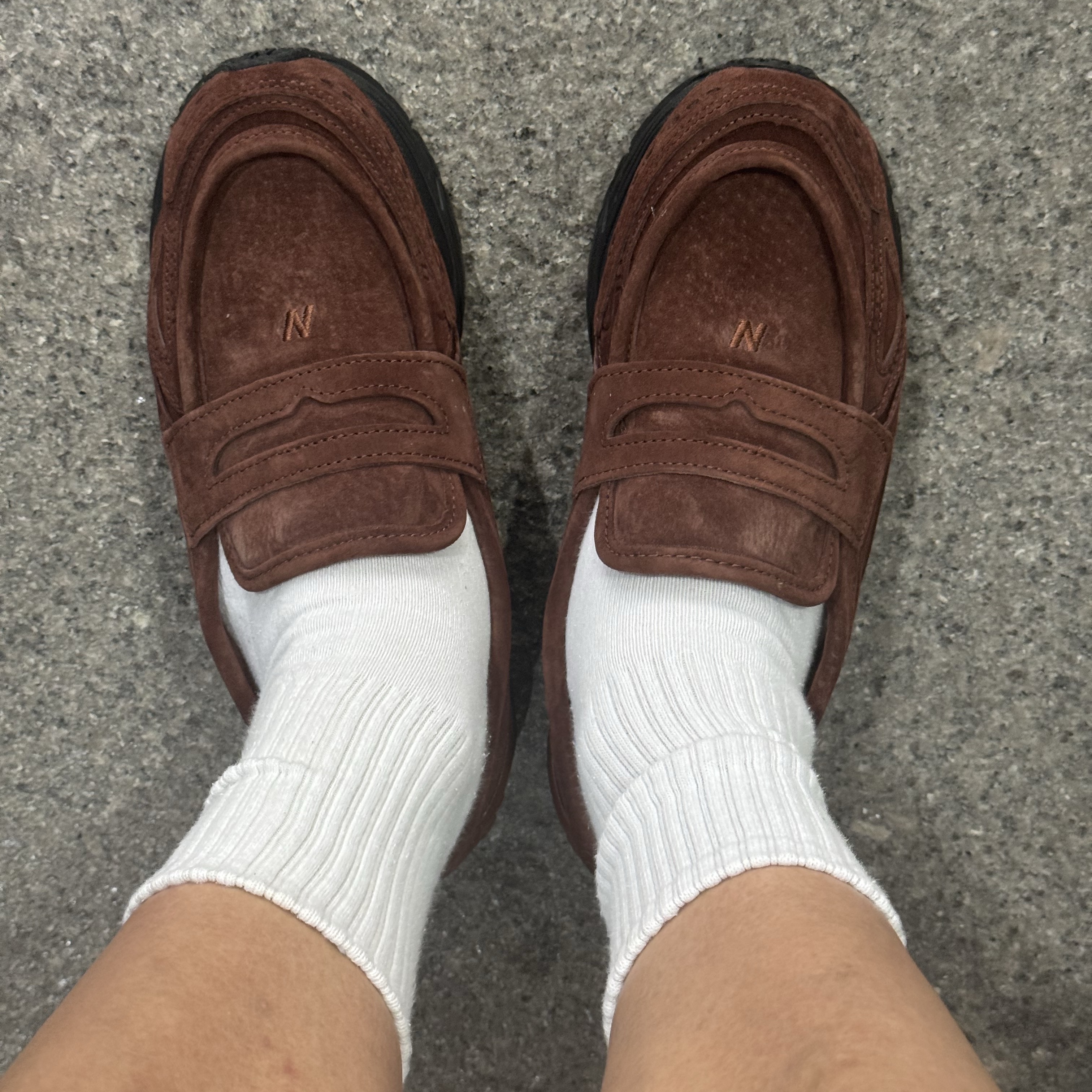 New Balance 1906L Rich Oak 착용 스타일 - 2