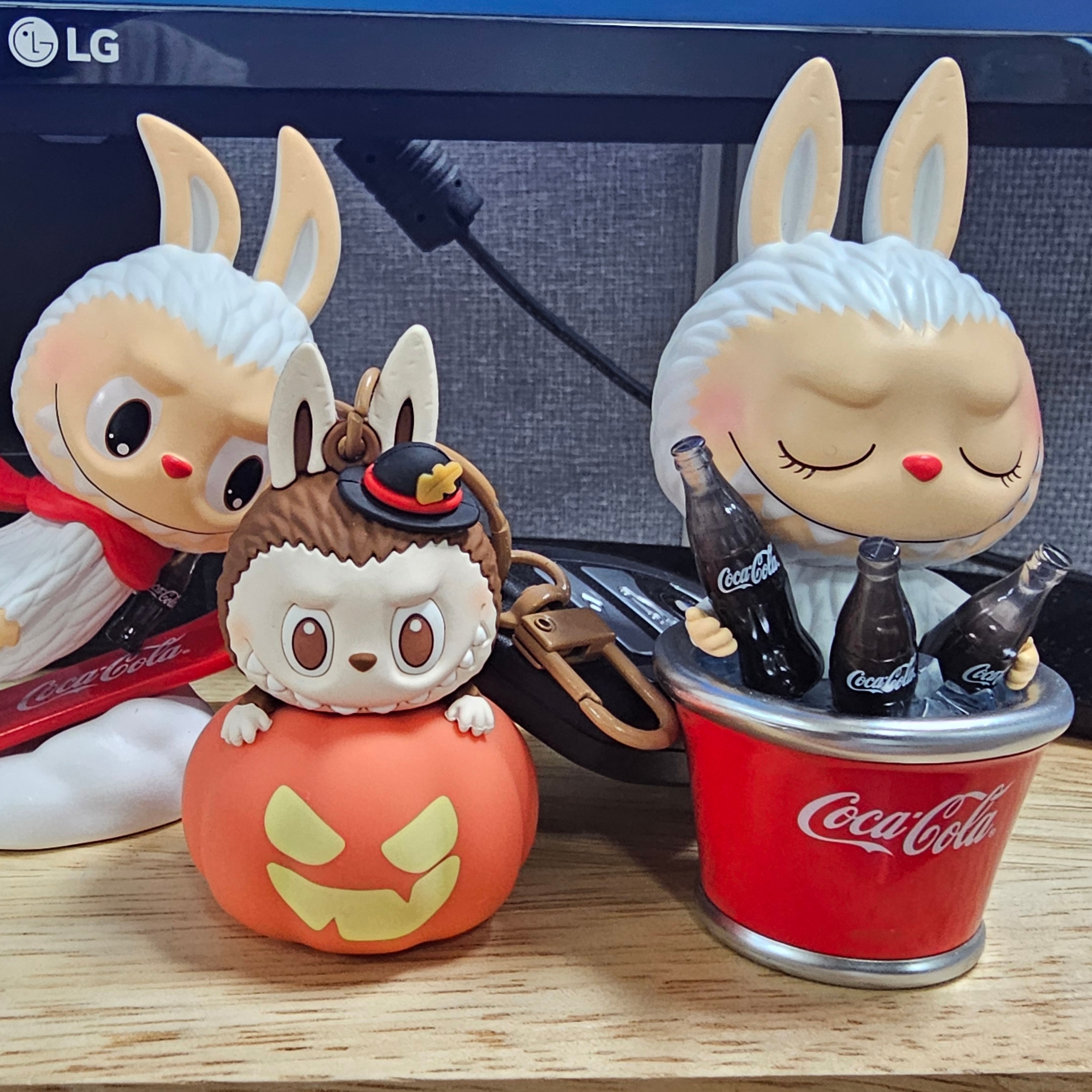 Pop Mart Halloween Party Series Luminous Pumpkin Keyring Labubu 착용 스타일