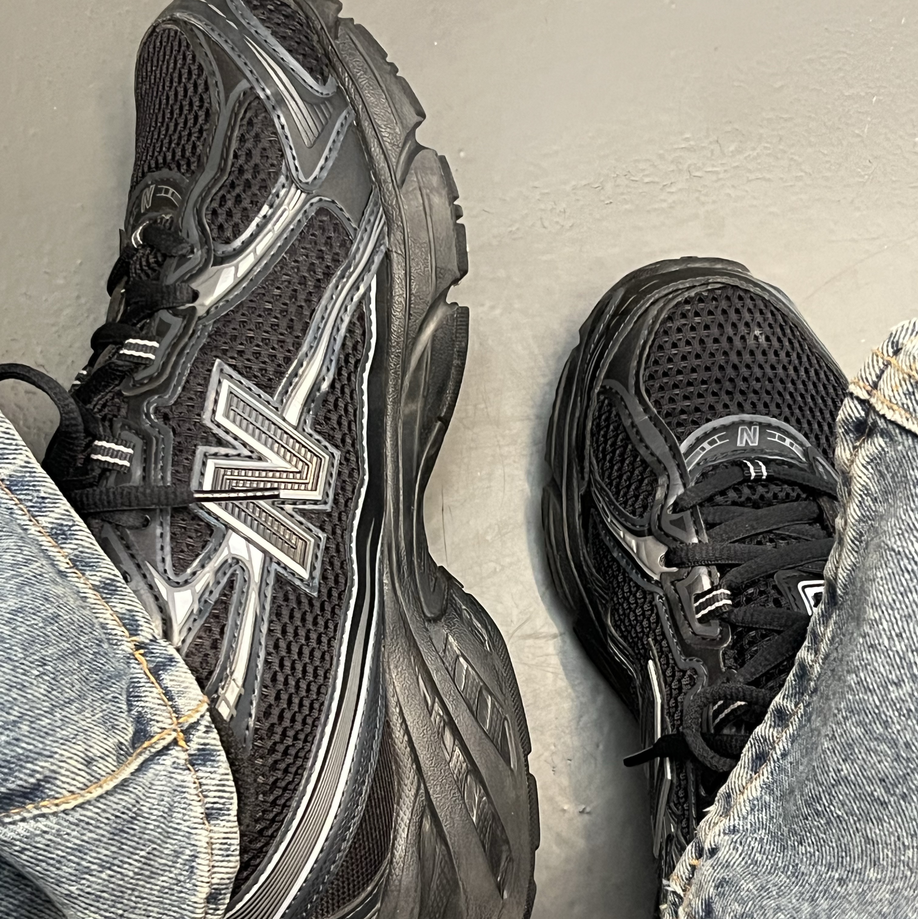 New Balance 740v2 Black Silver Metallic 착용 스타일 - 2