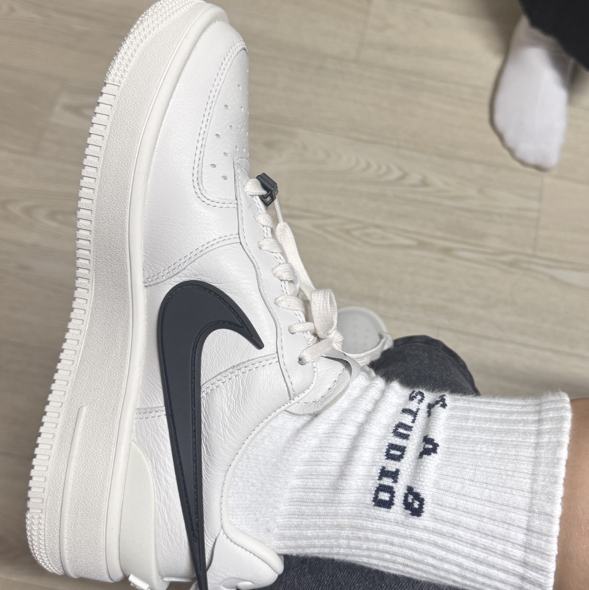 Nike x Ambush Air Force 1 Low SP Phantom 착용 스타일 - 1
