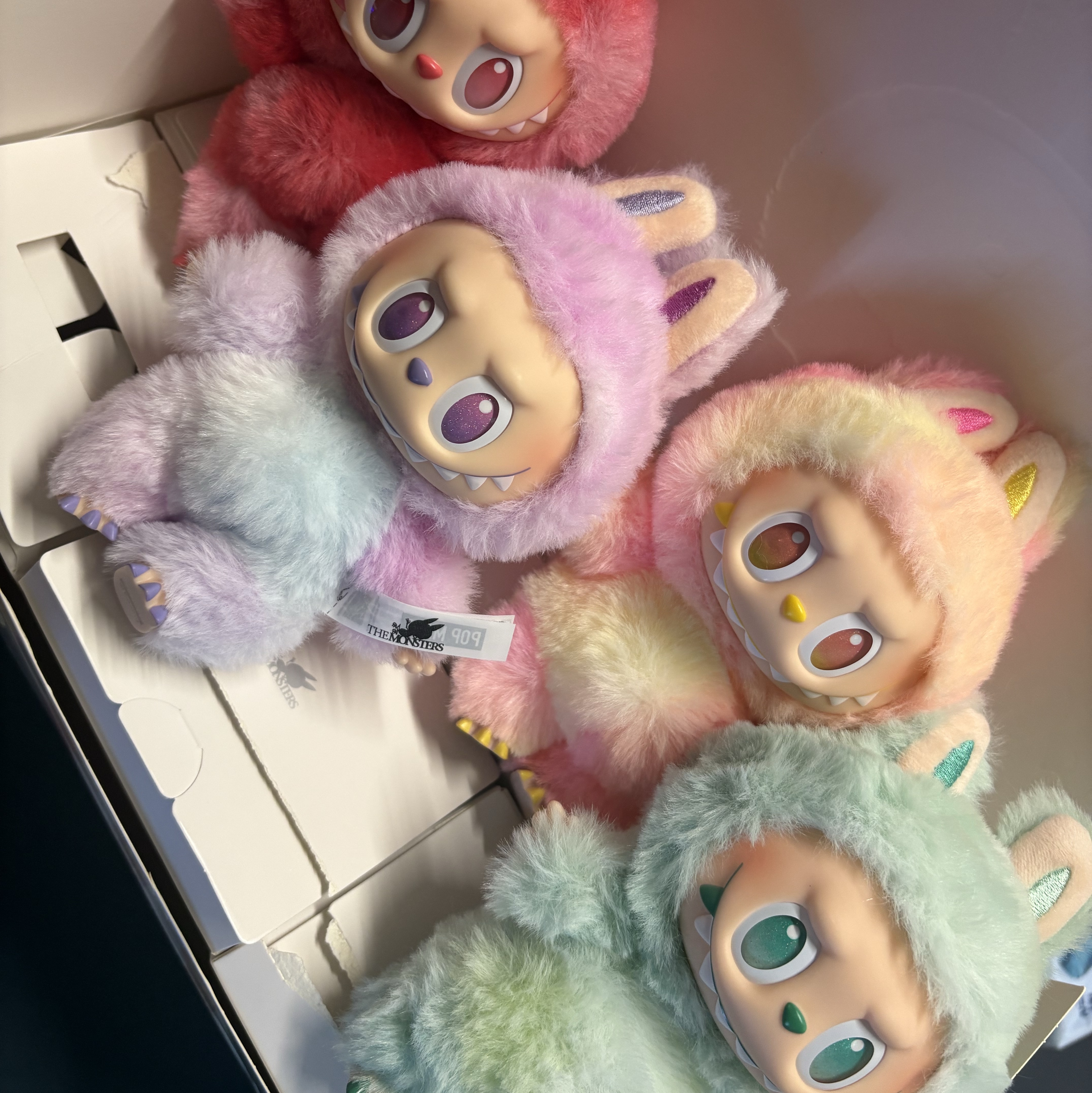 Pop Mart Labubu The Monsters Highlight Series Sealed Case (6 Blind Boxes) 착용 스타일