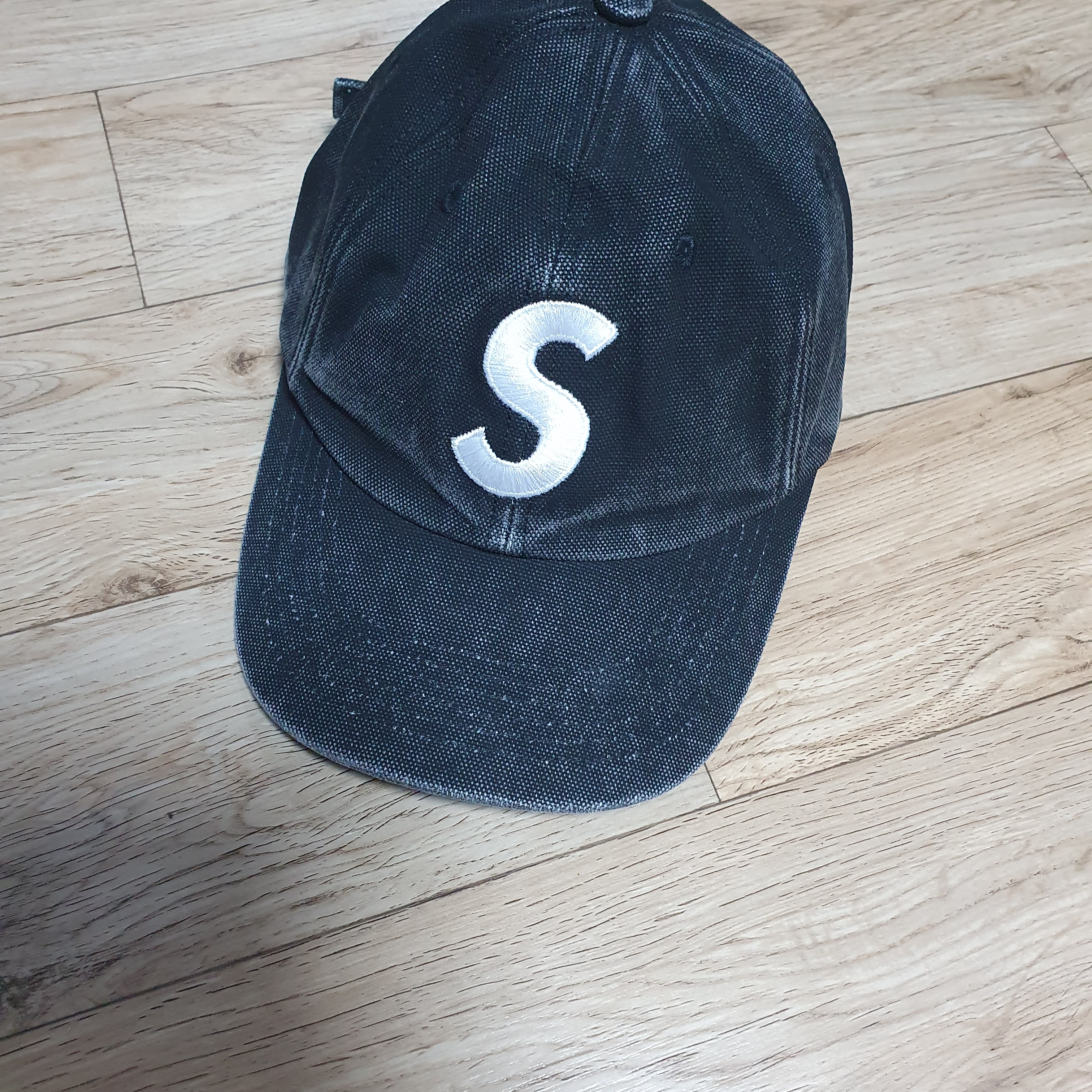 Supreme Pigment S Logo 6-Panel Black - 24FW 착용 스타일