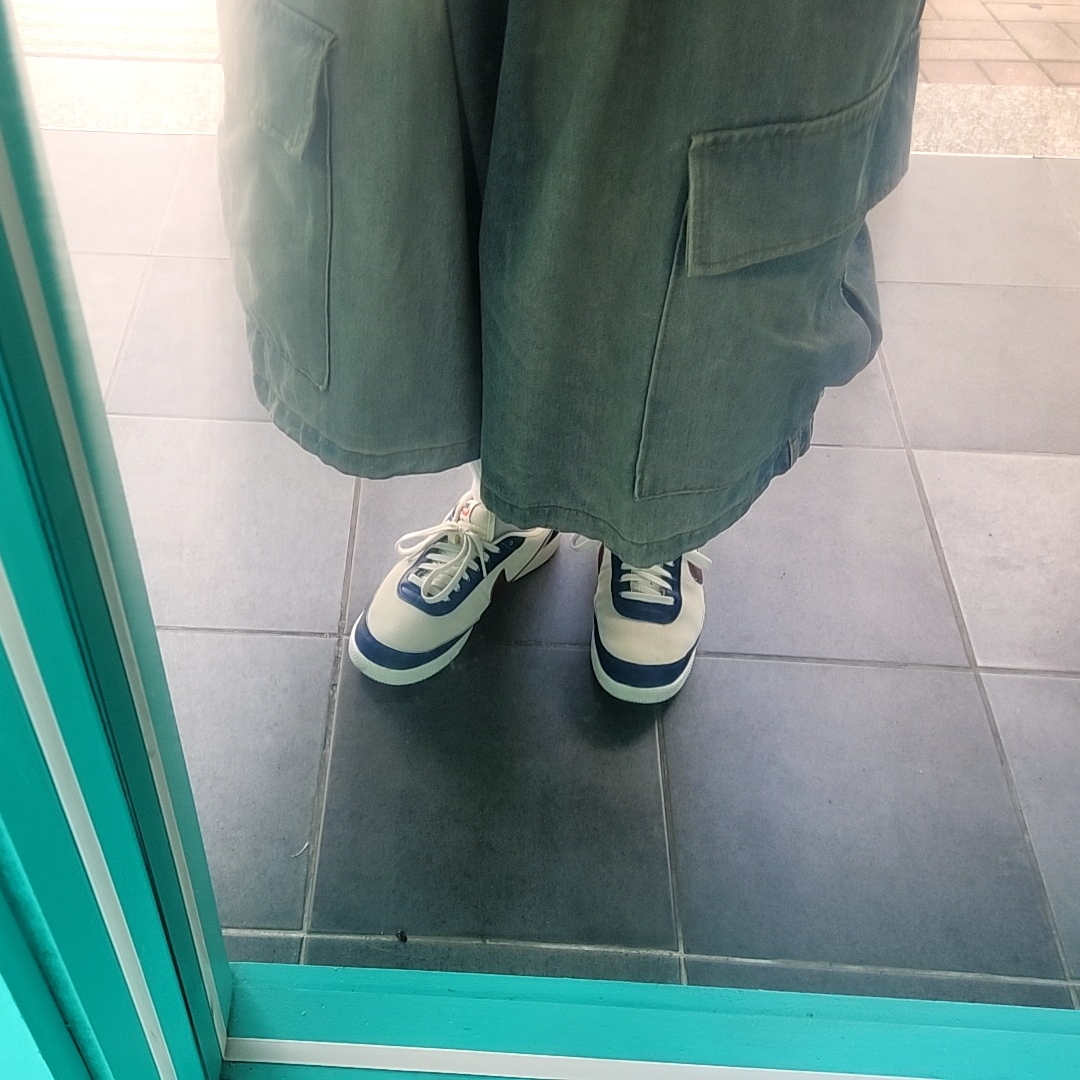 Nike Killshot OG Sail Deep Royal Blue Pomegranate 착용 스타일