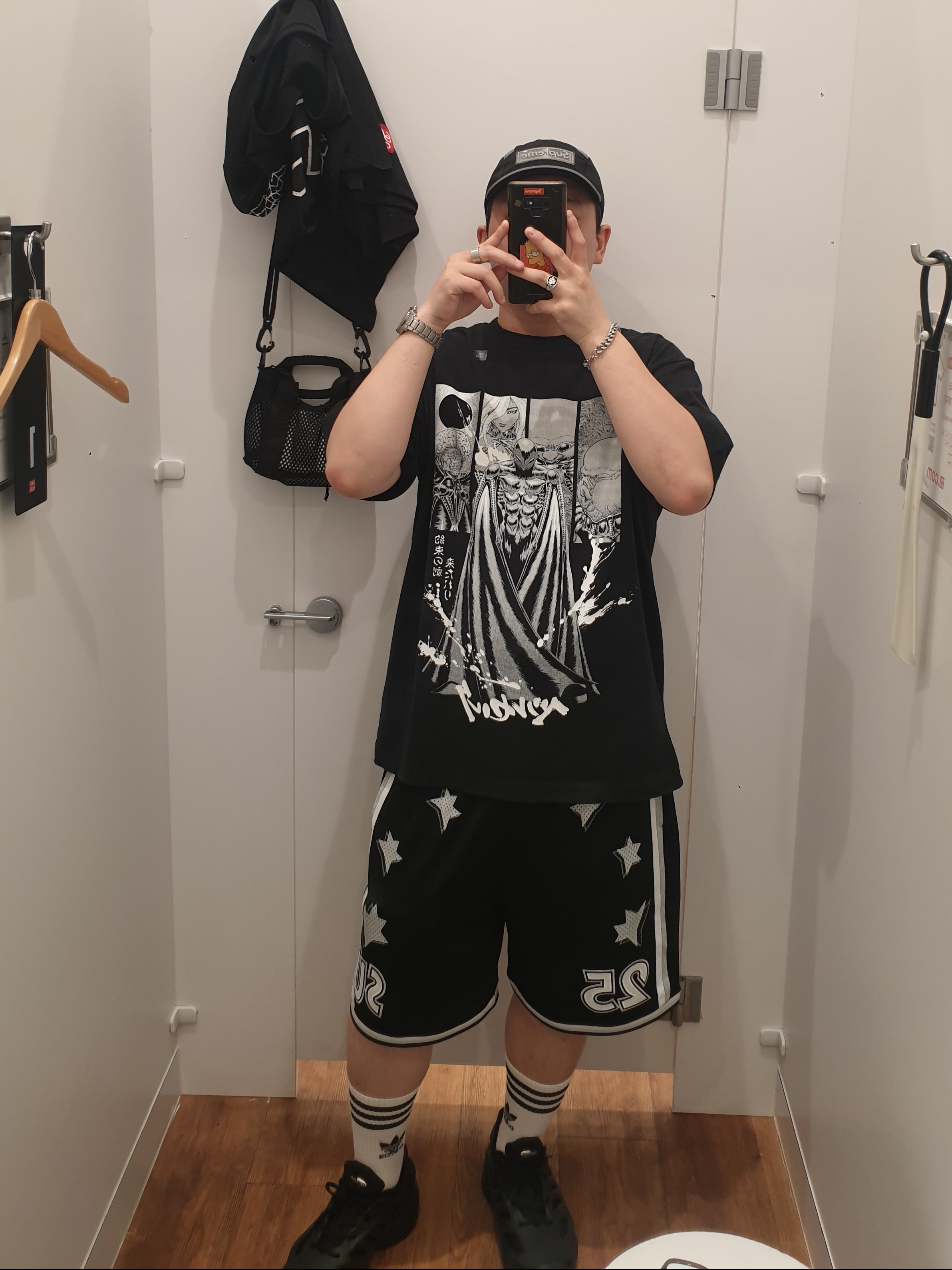 Supreme Side Mesh Camp Cap Black - 25SS, Uniqlo UT x Berserk Manga Curation Graphic T-Shirt B Black - KR 착용 스타일