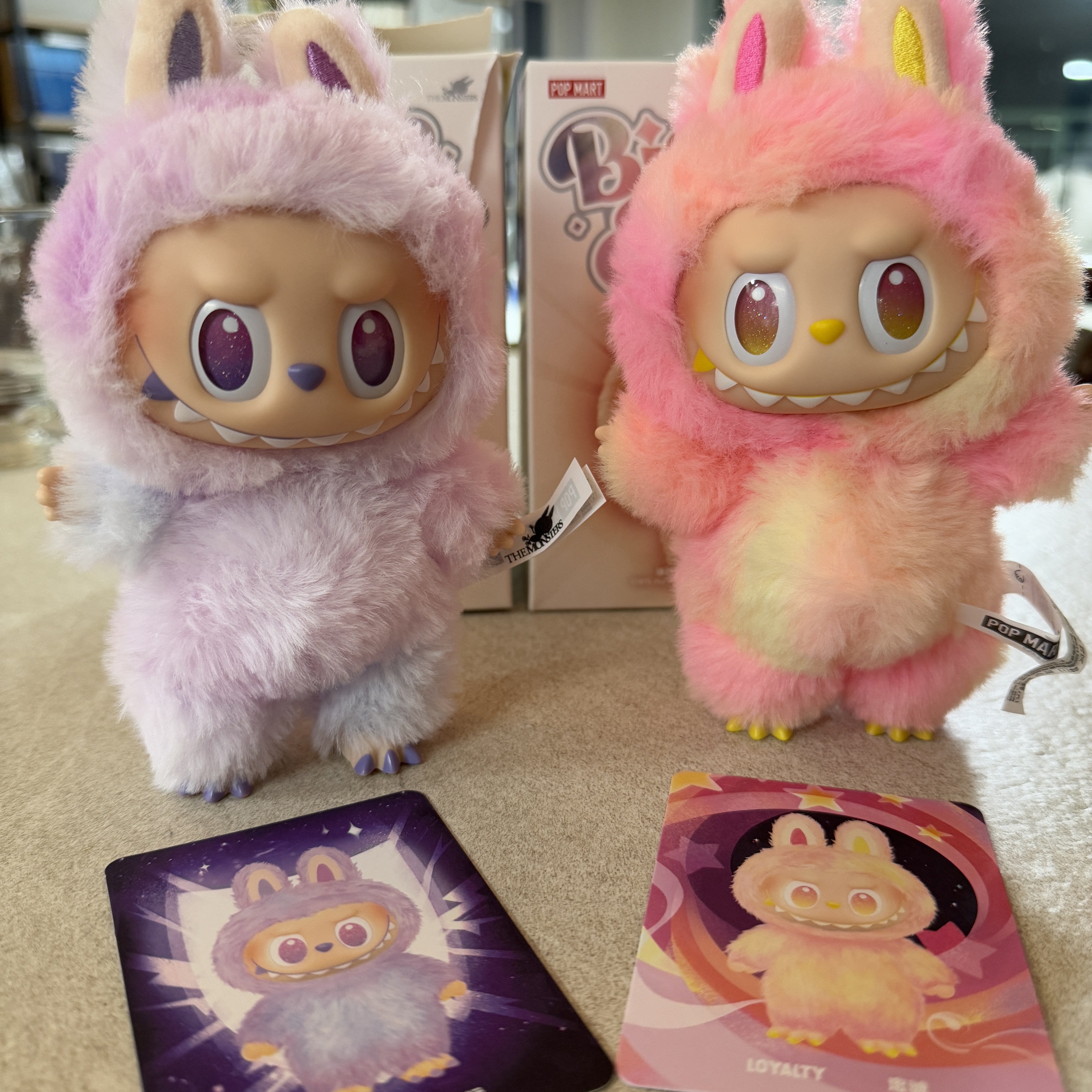 Pop Mart Labubu The Monsters Highlight Series Sealed Case (Bundle of 2/1 Blind Box) 착용 스타일
