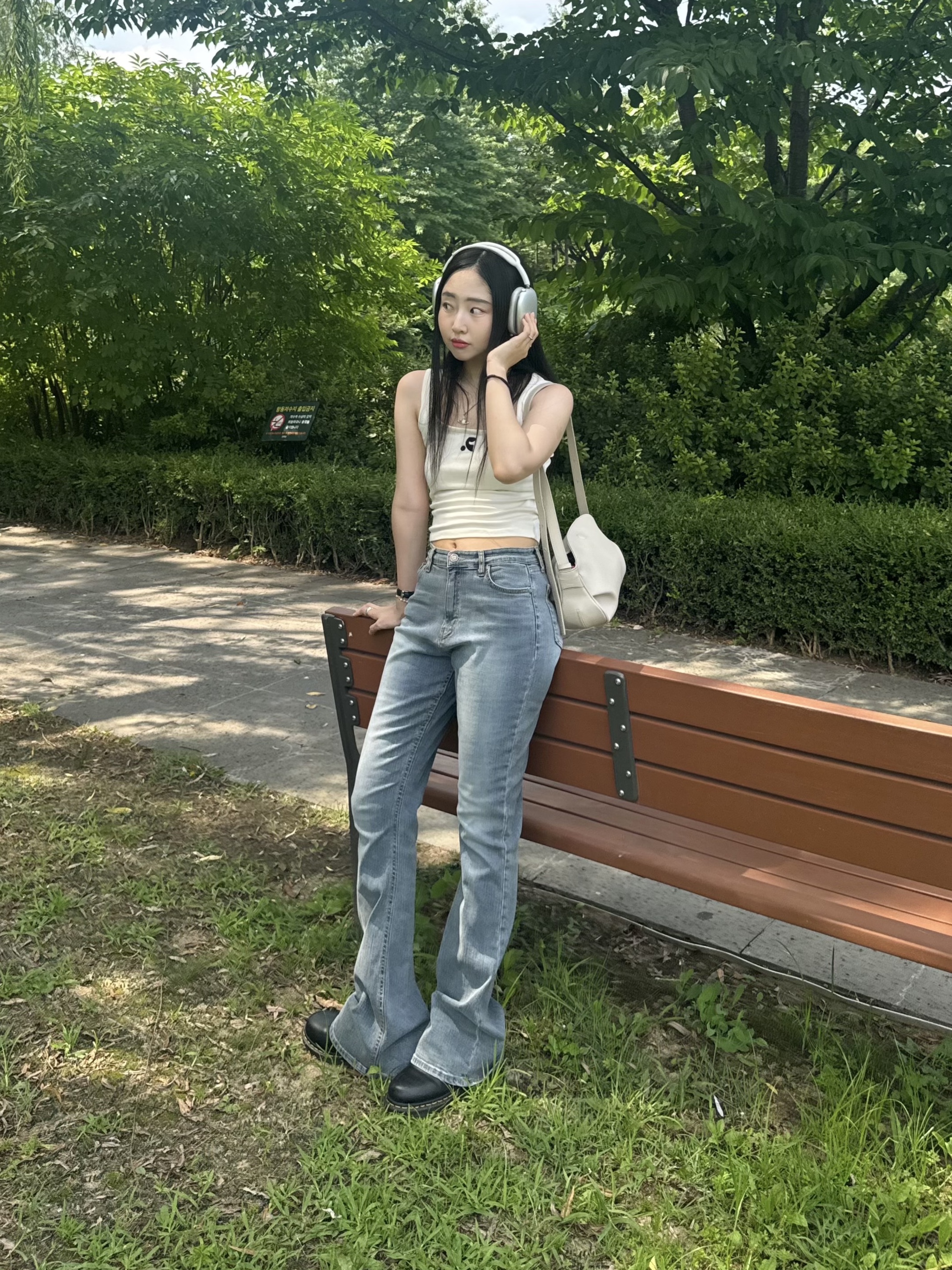 Dr. Martens 1461 Smooth Black, Apple AirPods Max Lightning Silver (Korean Ver.) 착용 스타일 - 10