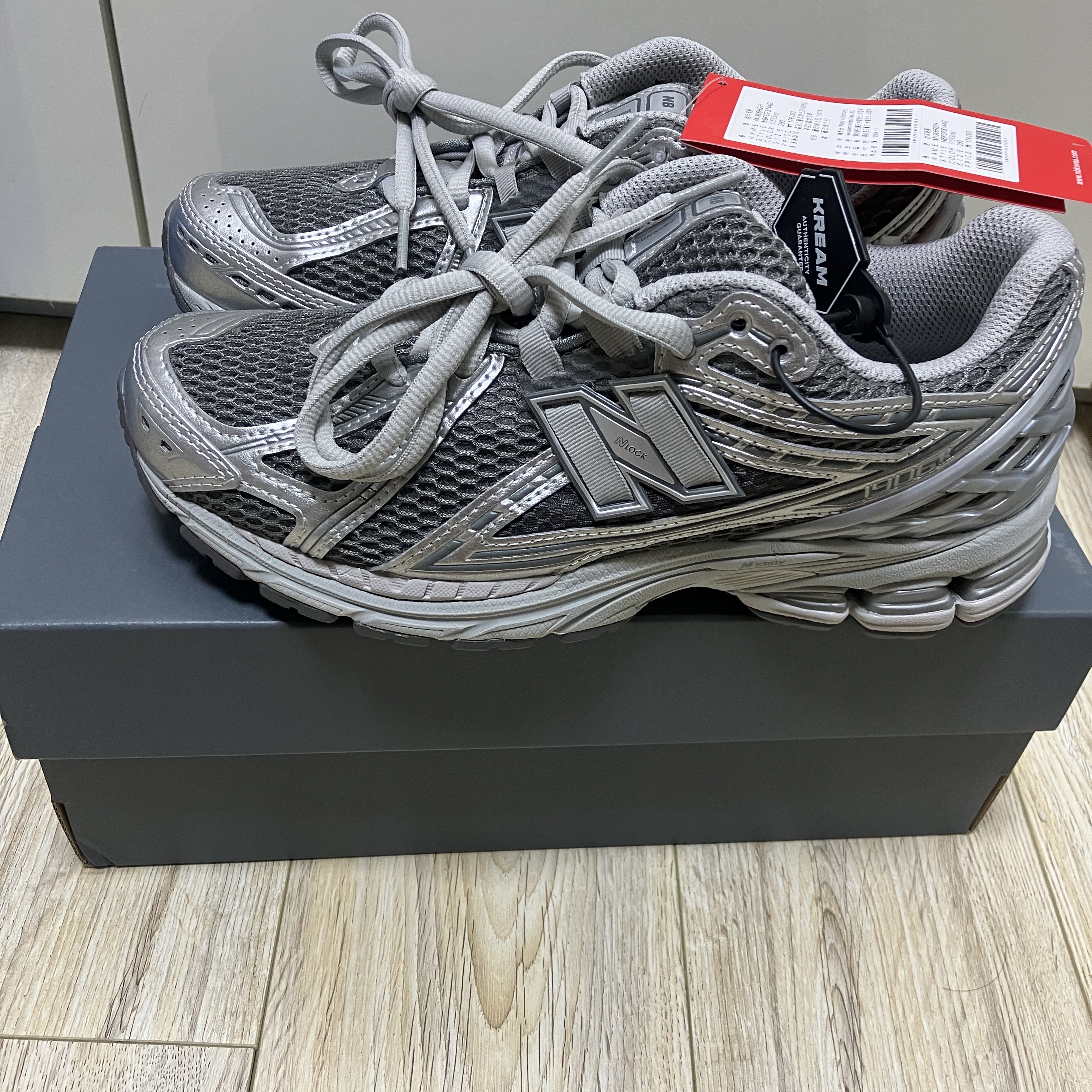 New Balance 1906R Harbor Grey Silver Metalic 착용 스타일