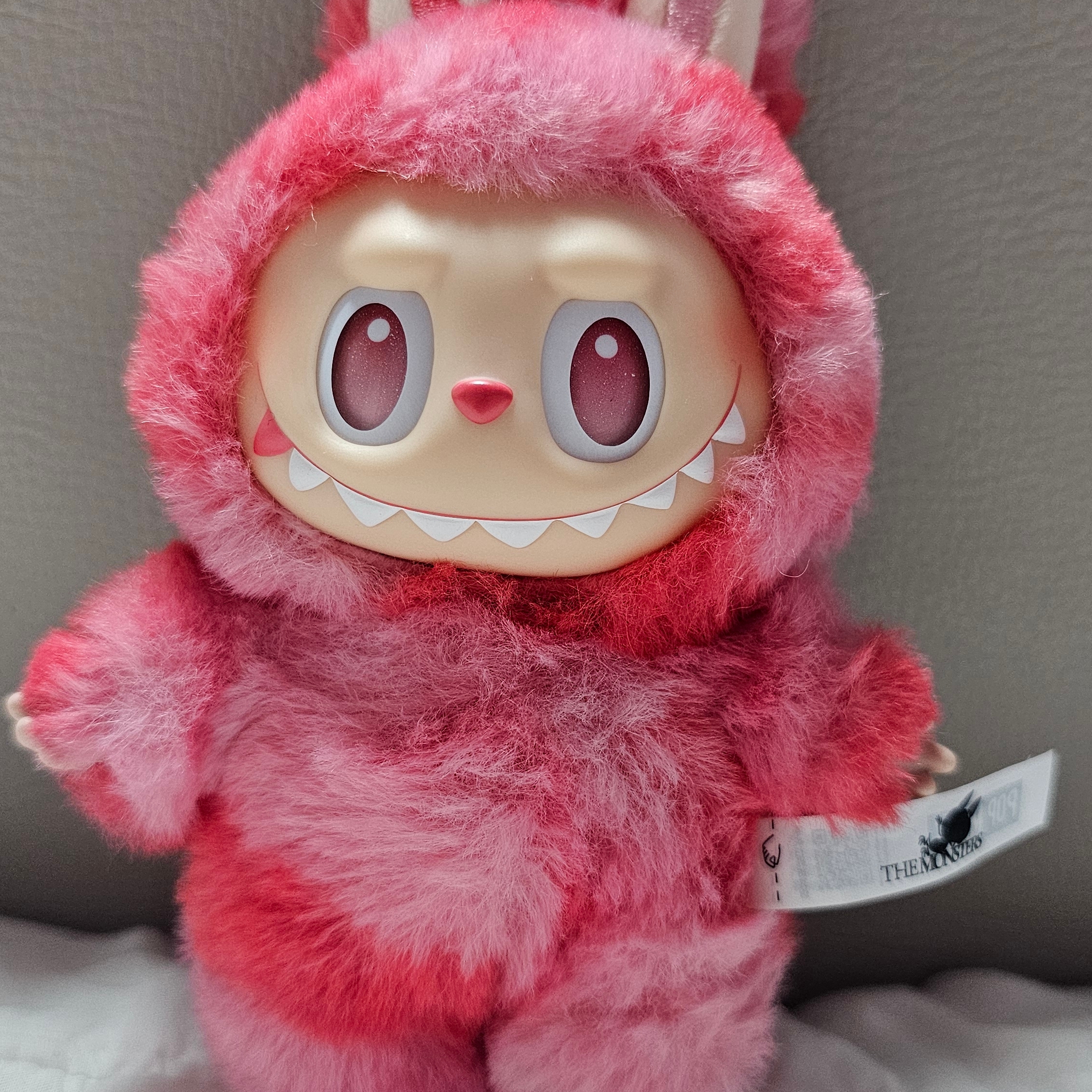Pop Mart Labubu The Monsters Highlight Series Sealed Case (1 Blind Box) 착용 스타일