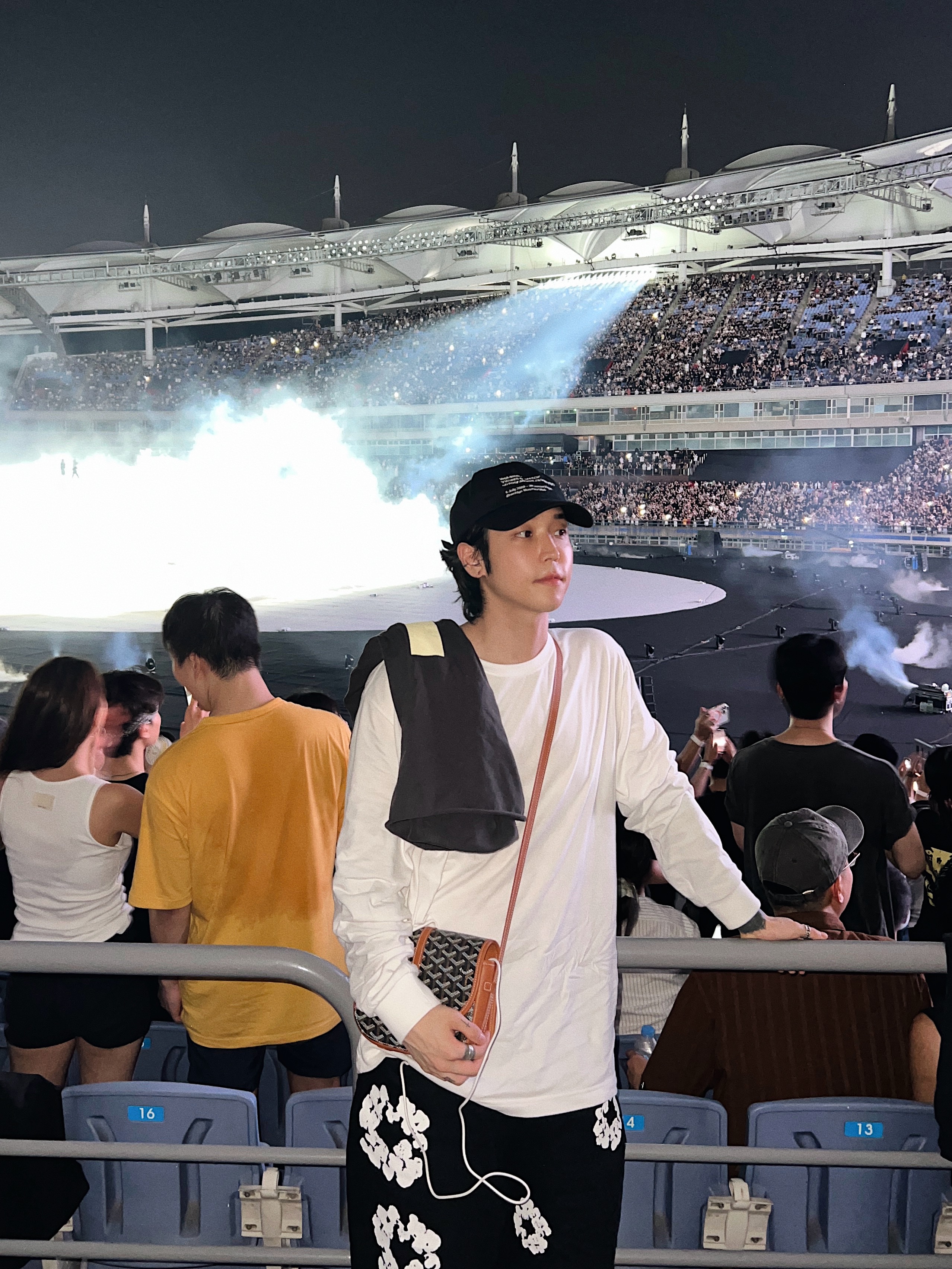 Off-White x Post Archive Faction Figures of Speech Cap Right Black, Yeezy One Box T-Shirt Black 착용 스타일 - 2