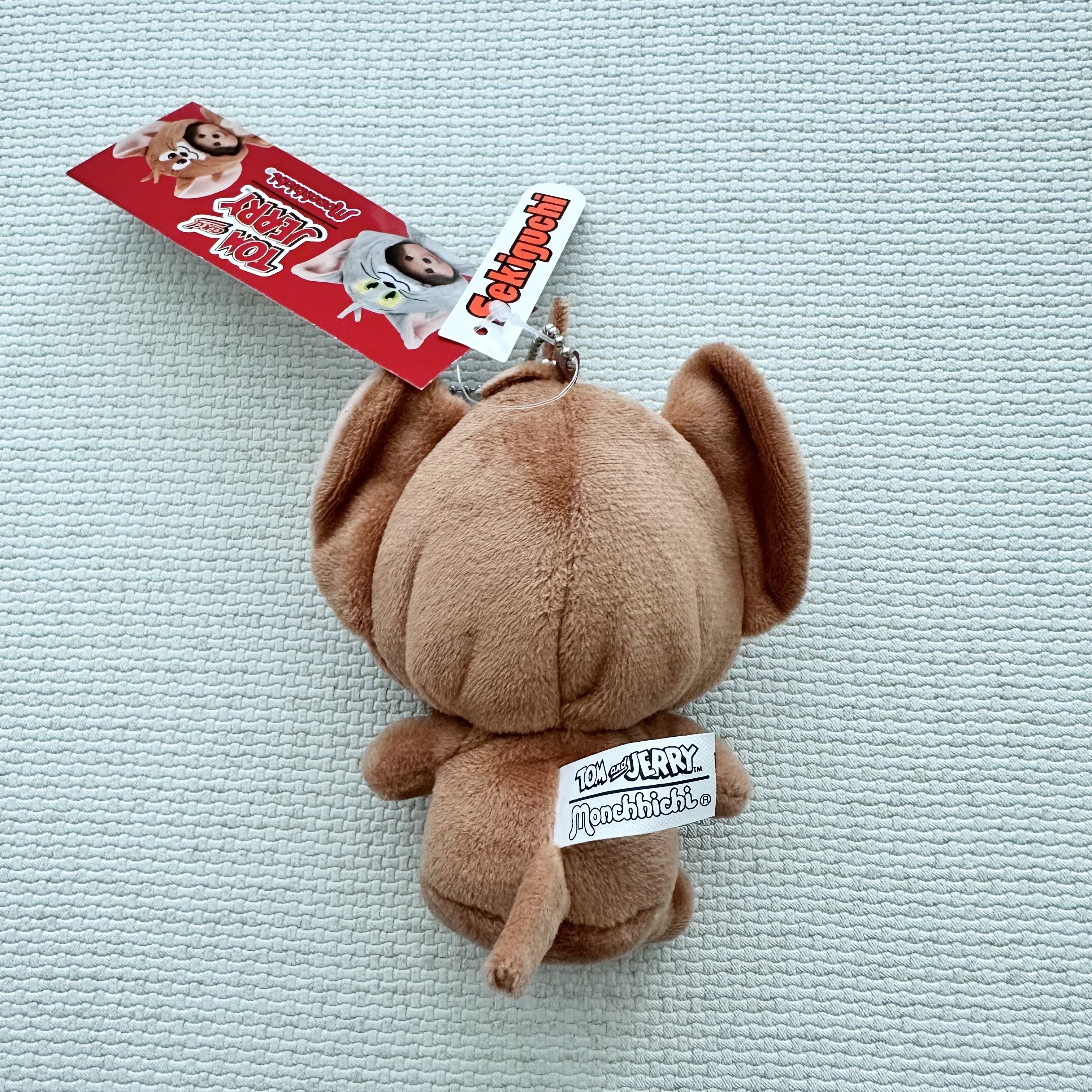 Monchhichi x Tom & Jerry SS Doll Mini Key Chain Jerry 착용 스타일 - 2