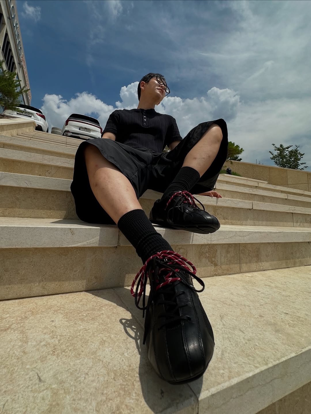 SOULESURES BOLD Kyle, MJD x Koin Seoul Two Tuck Re-Nylon Wide Carpenter Bermuda Pants Black 착용 스타일 - 7